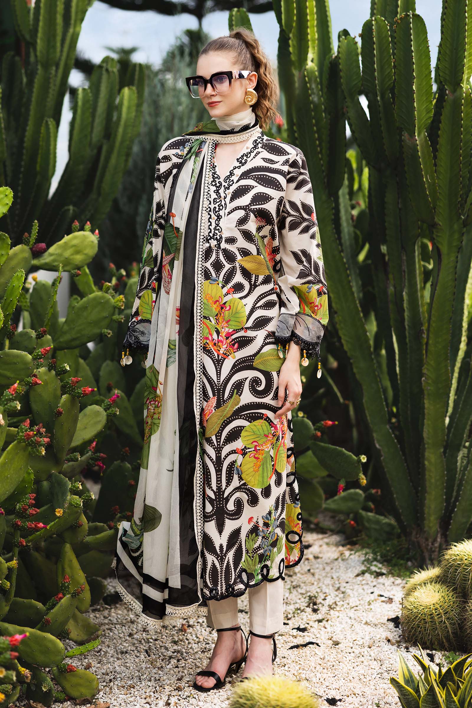 3 Piece Embroidered Lawn Suit - Image 6