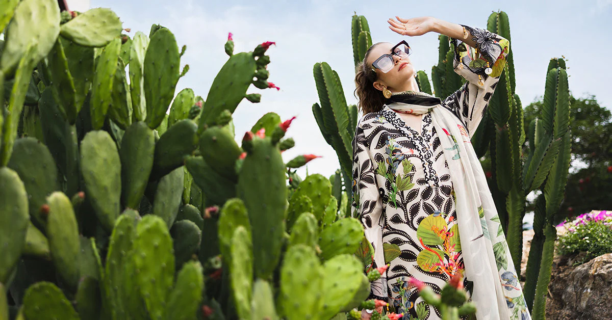 3 Piece Embroidered Lawn Suit - Image 7
