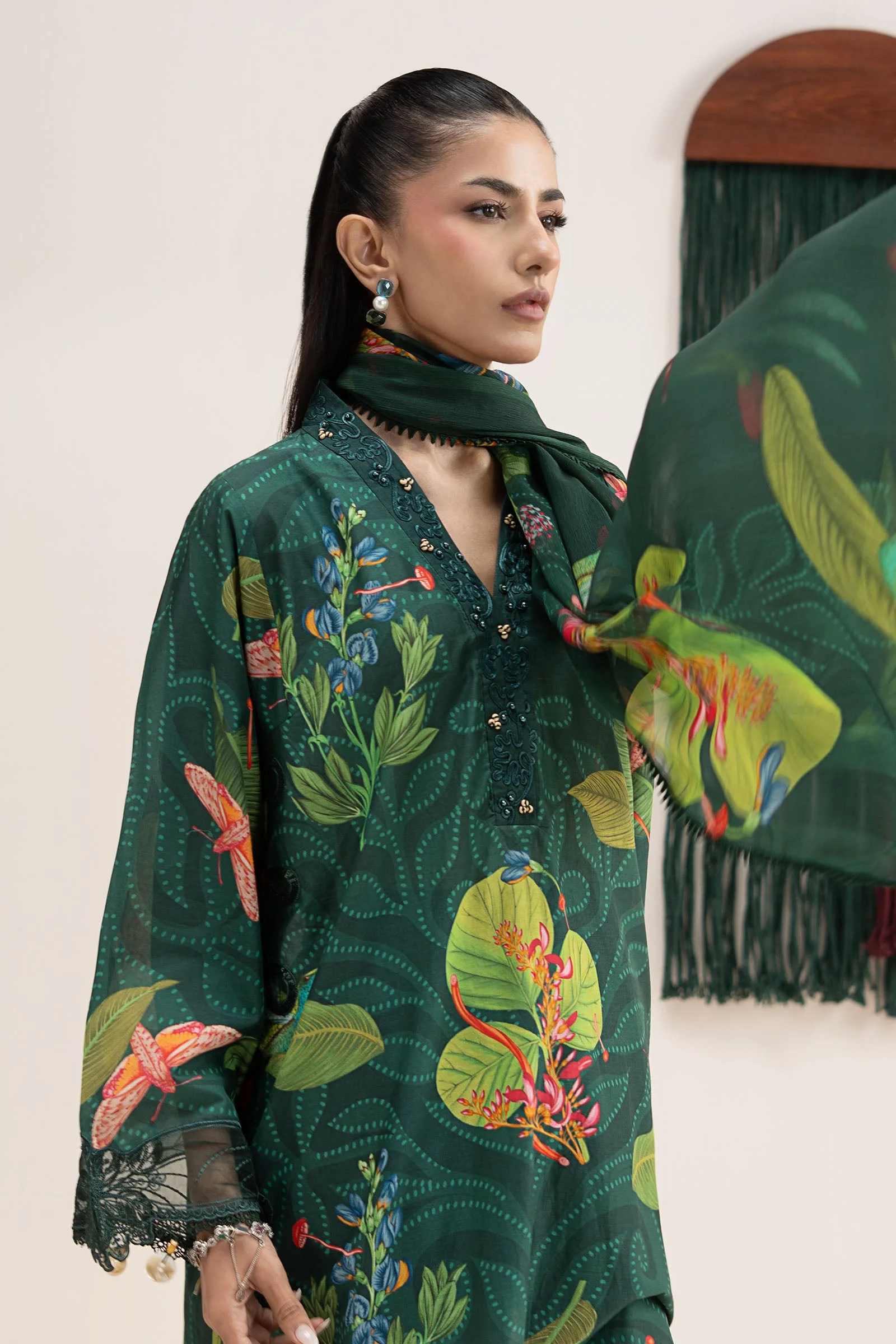 3 Piece Embroidered Lawn Suit - Image 2