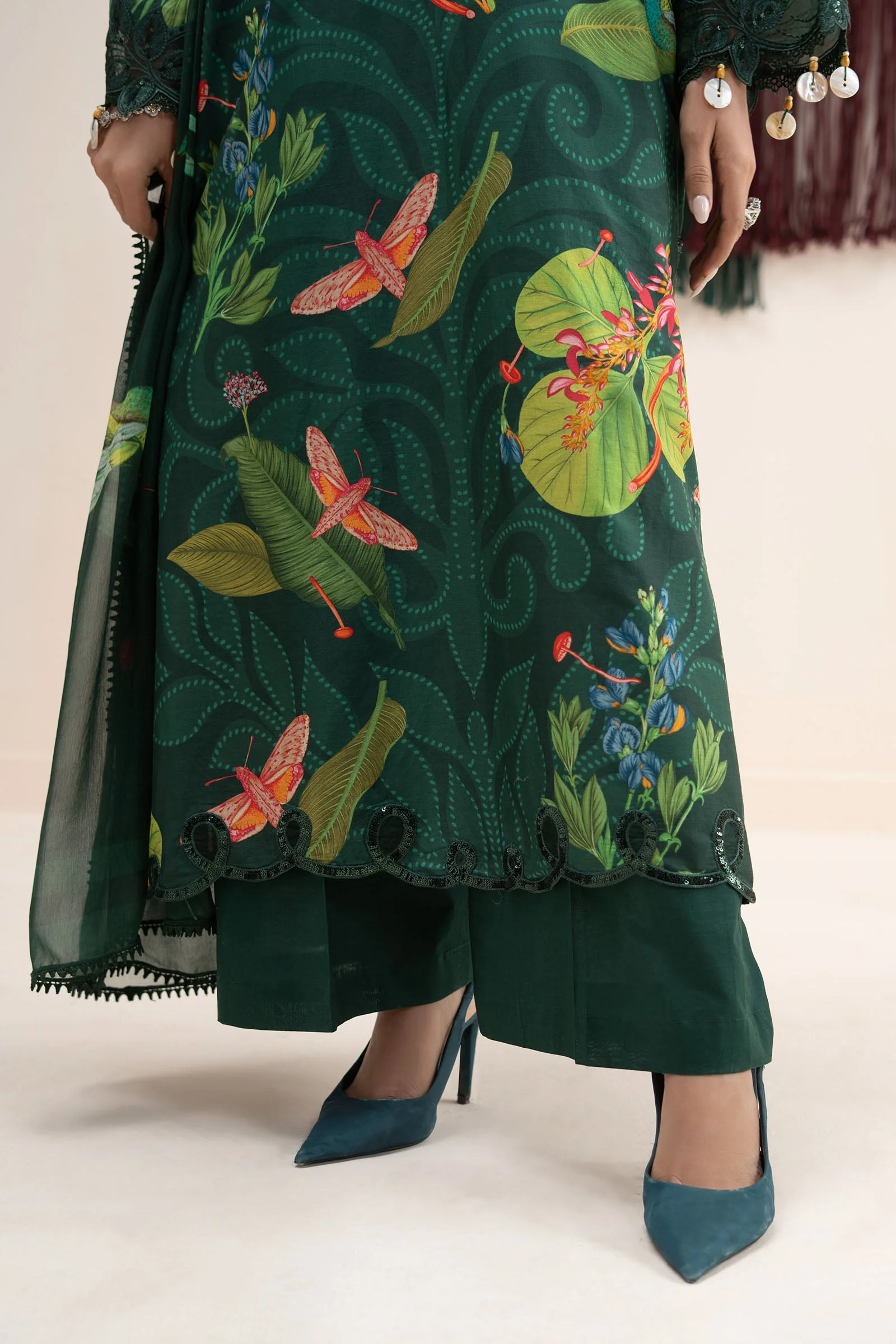3 Piece Embroidered Lawn Suit - Image 6