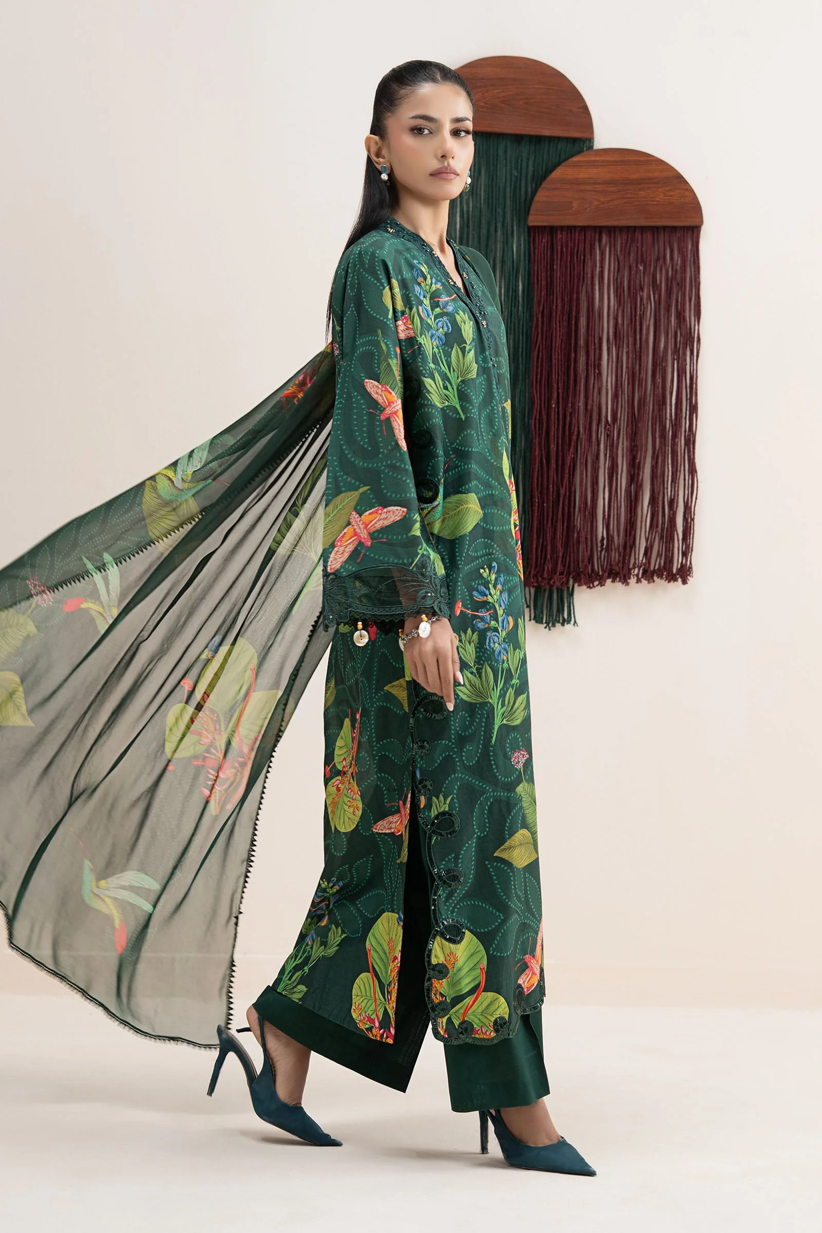 3 Piece Embroidered Lawn Suit - Image 7