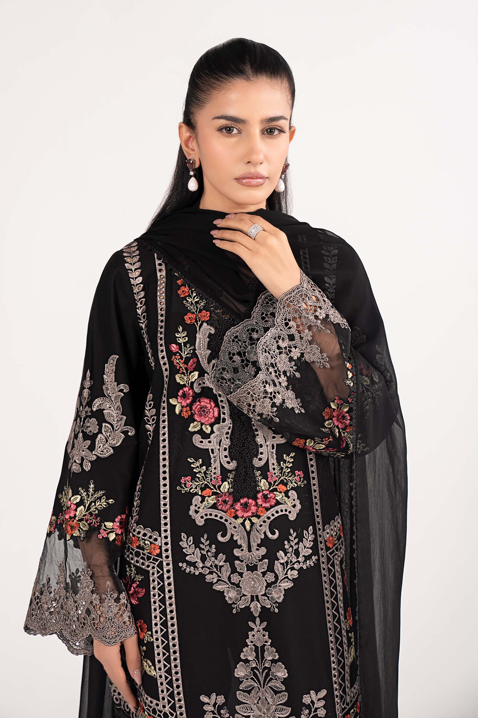 3 Piece Embroidered Lawn Suit - Image 3