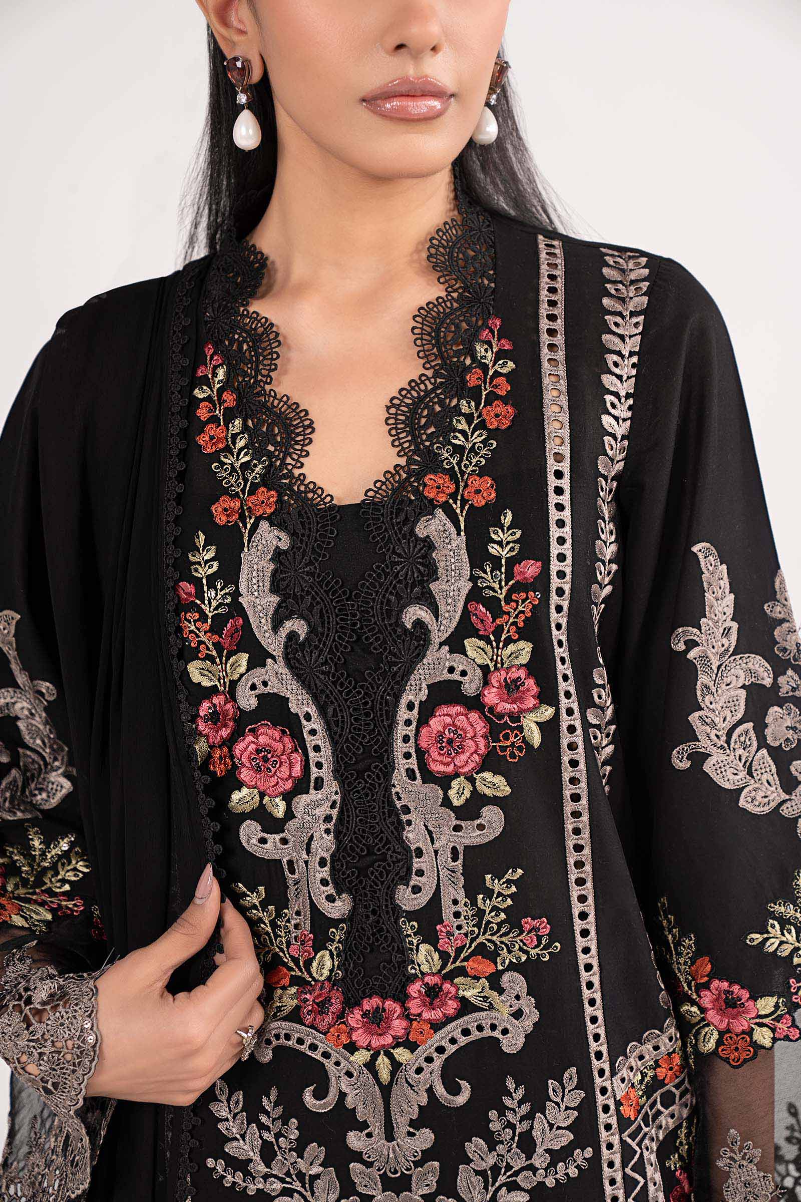 3 Piece Embroidered Lawn Suit - Image 4