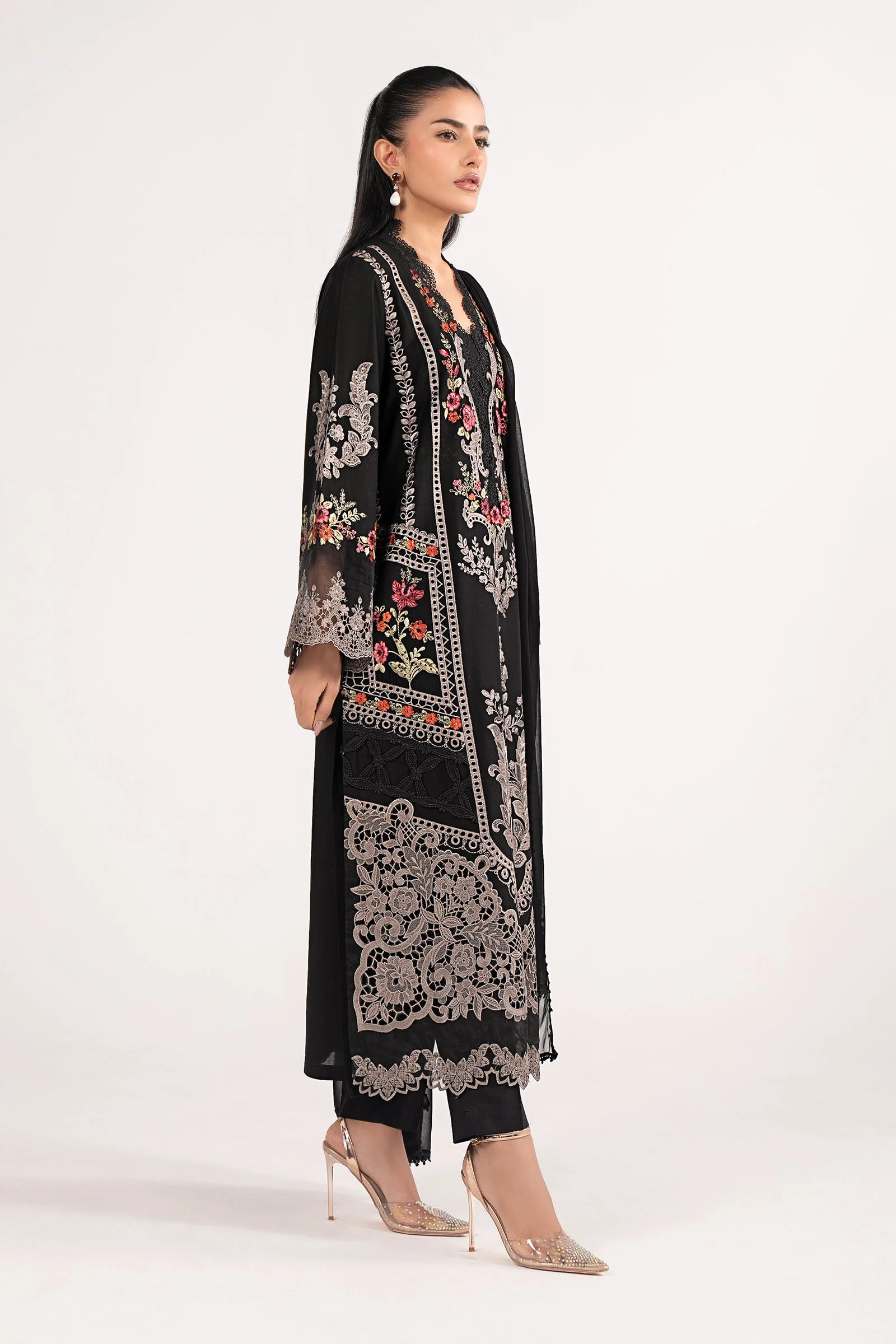 3 Piece Embroidered Lawn Suit - Image 8
