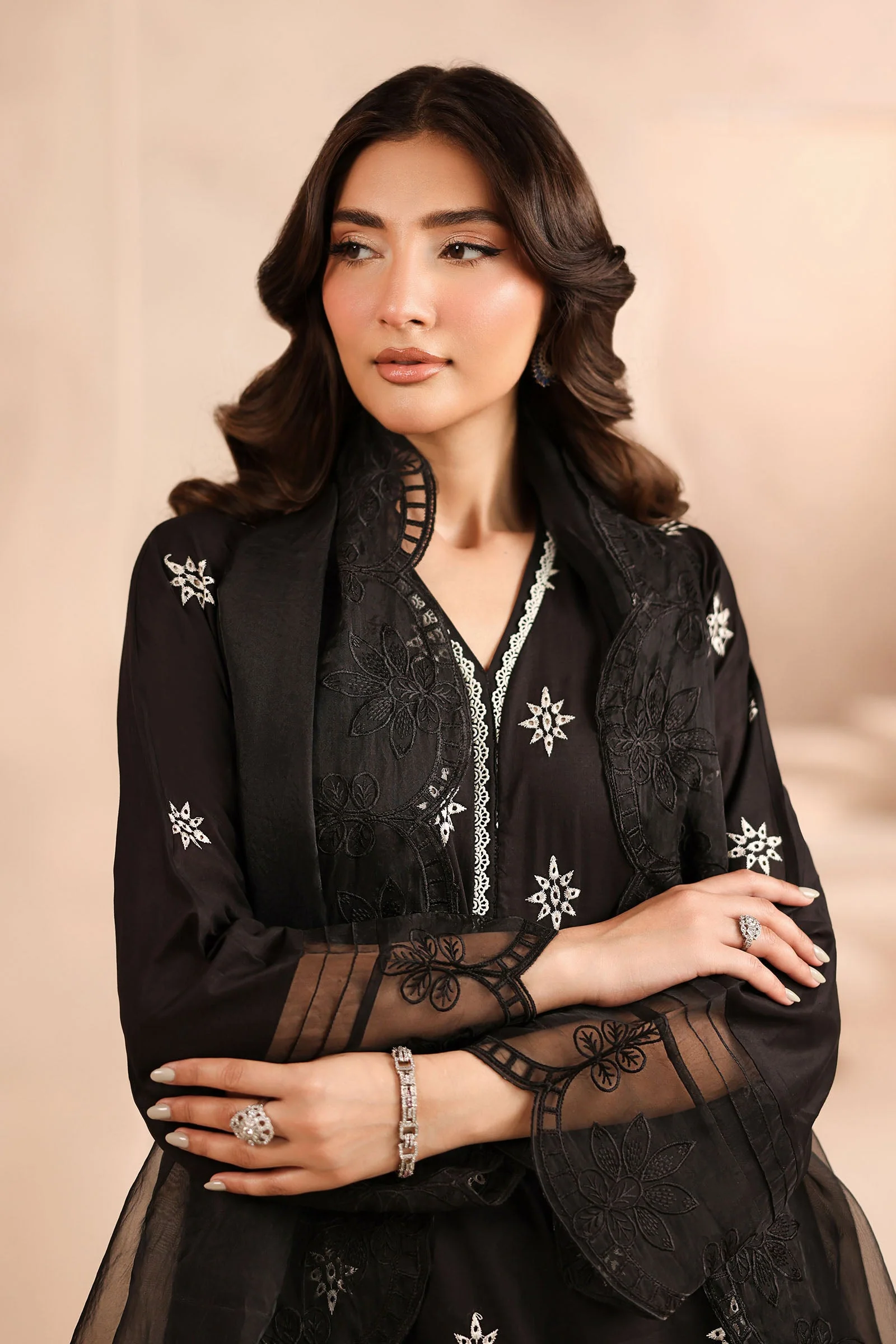 3 Piece Embroidered Lawn Suit - Image 3