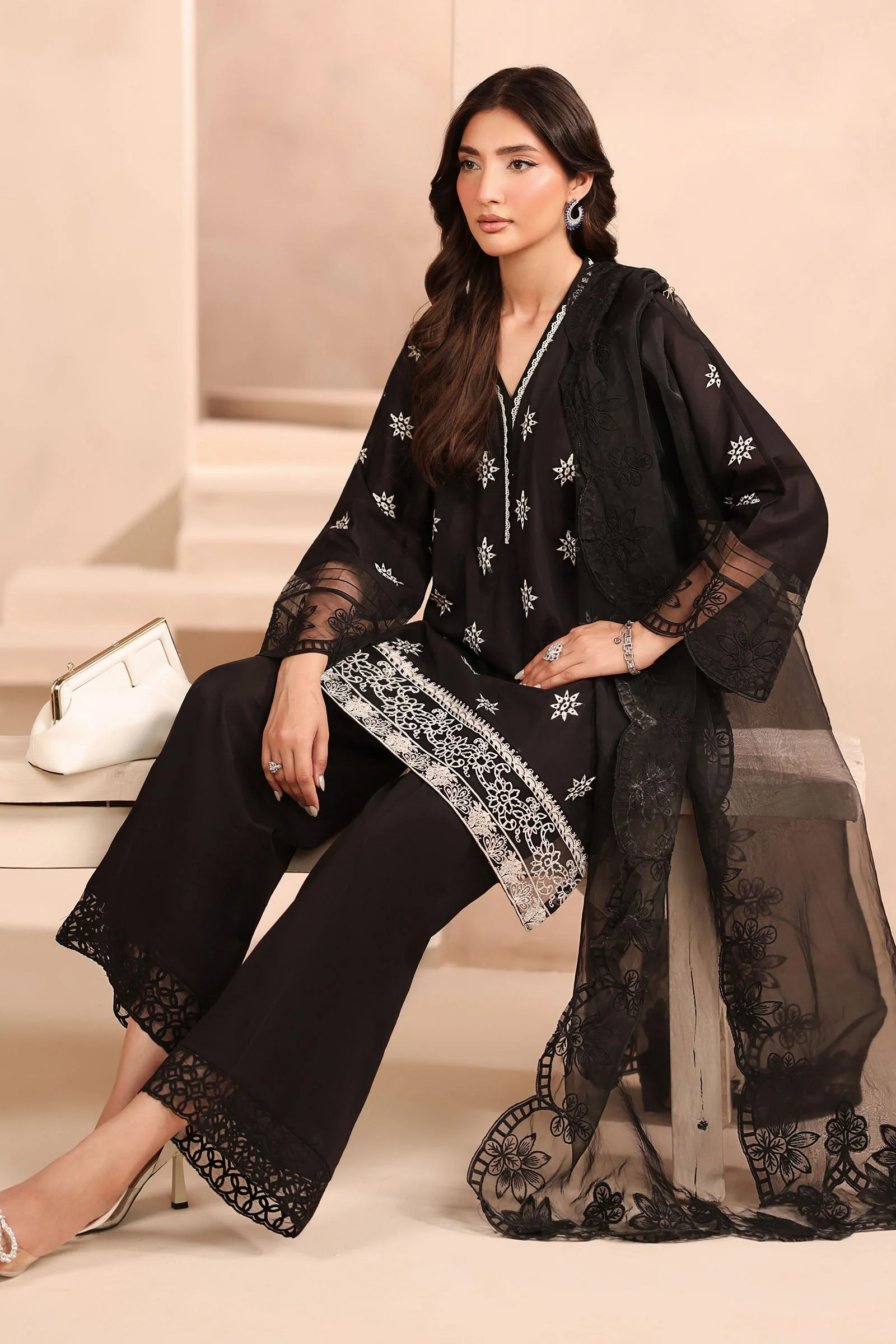 3 Piece Embroidered Lawn Suit - Image 4