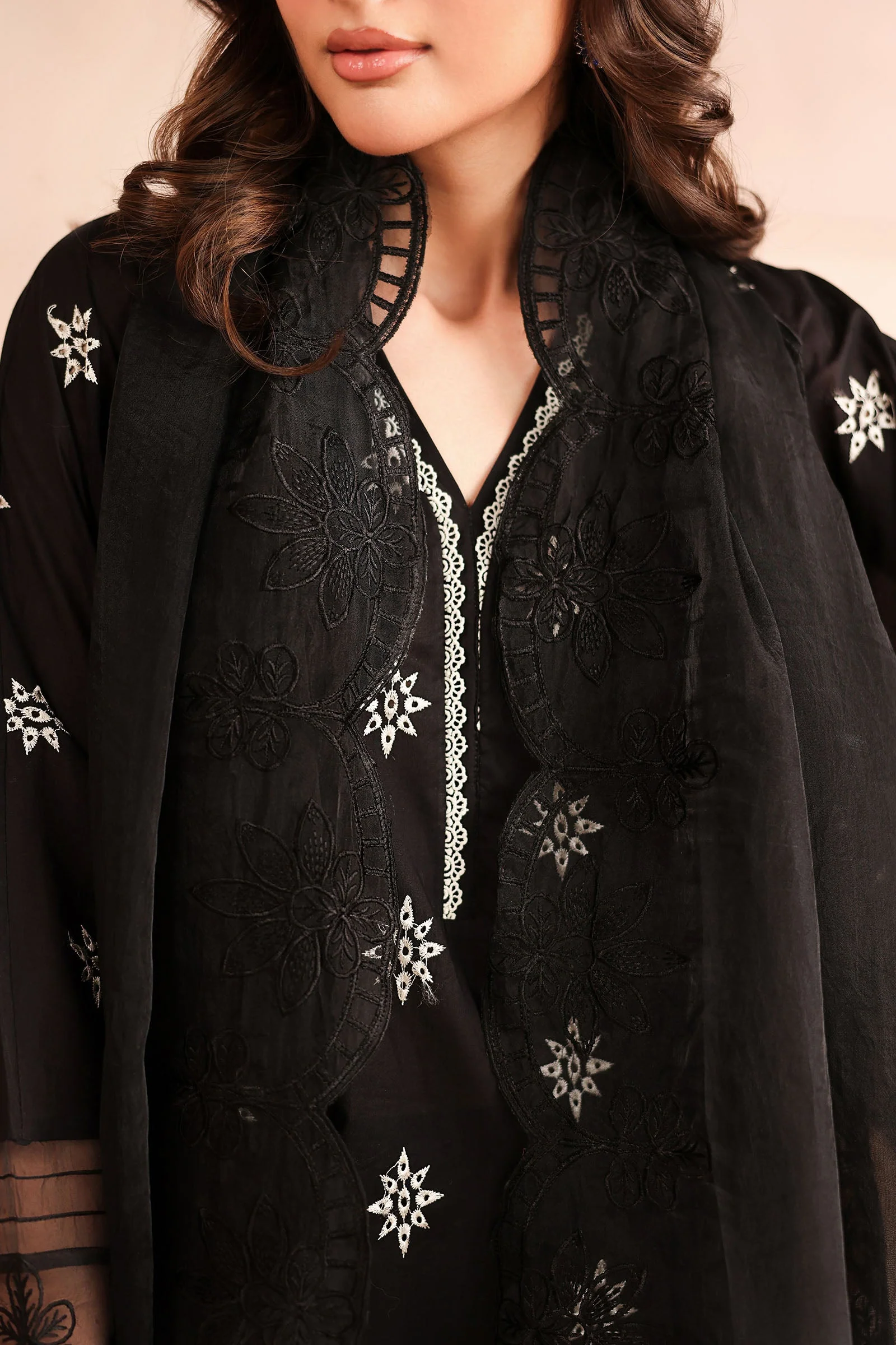 3 Piece Embroidered Lawn Suit - Image 5