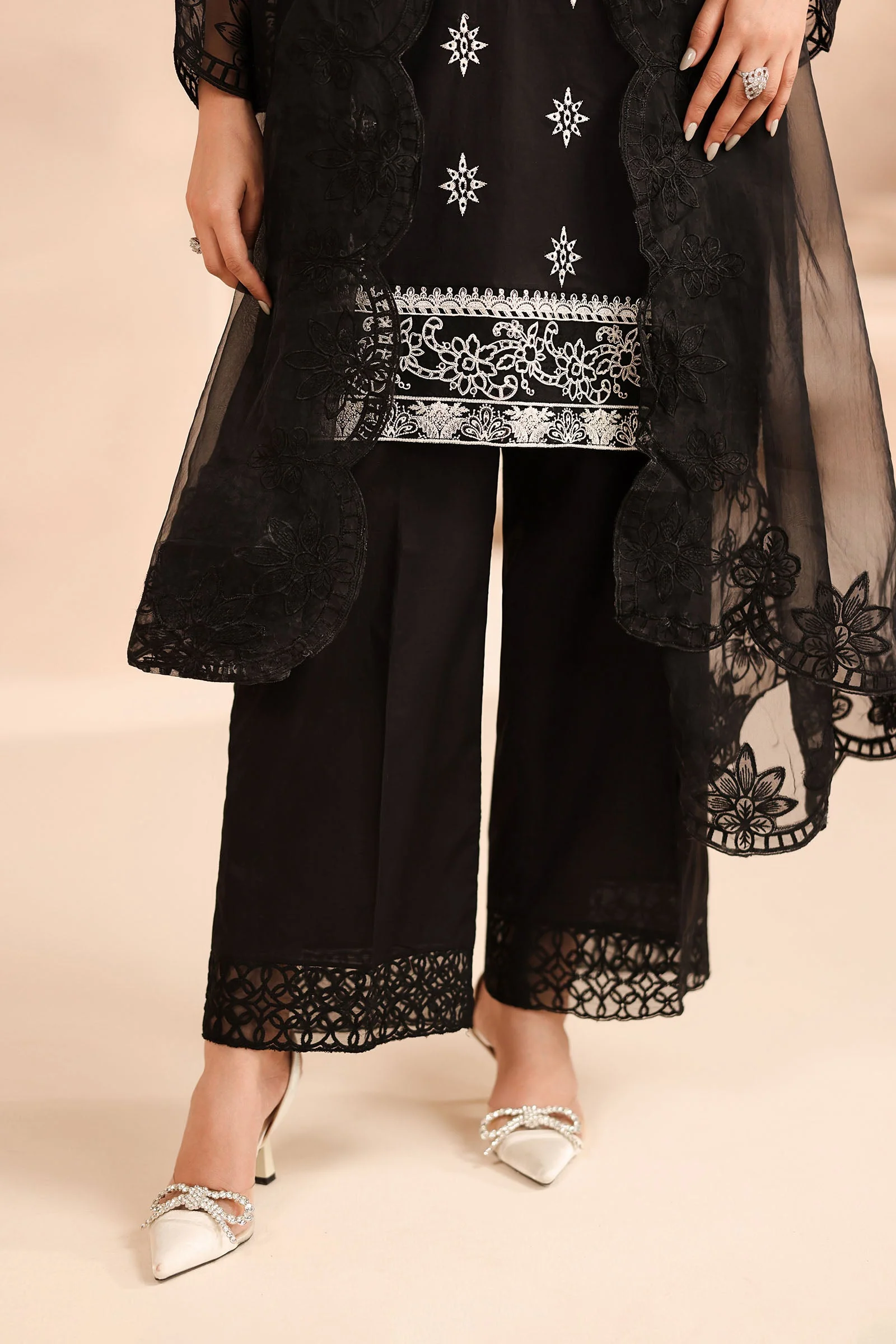 3 Piece Embroidered Lawn Suit - Image 6