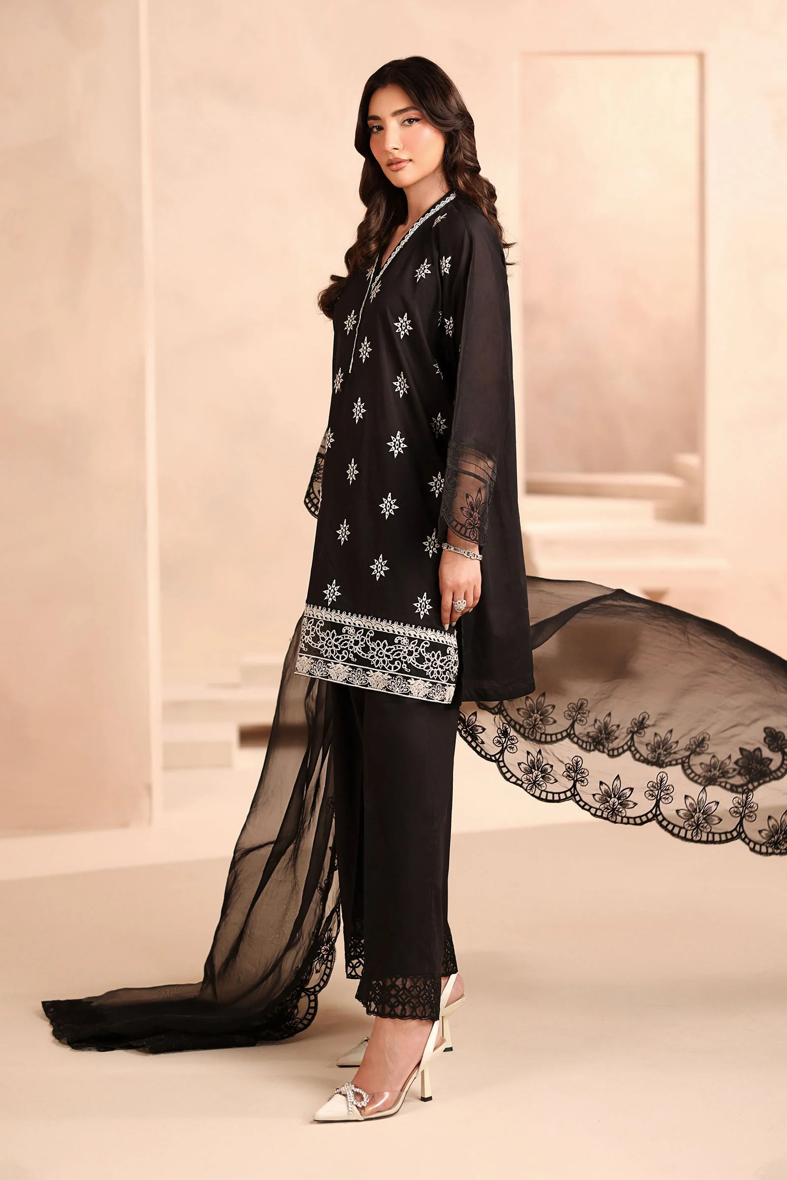 3 Piece Embroidered Lawn Suit - Image 7