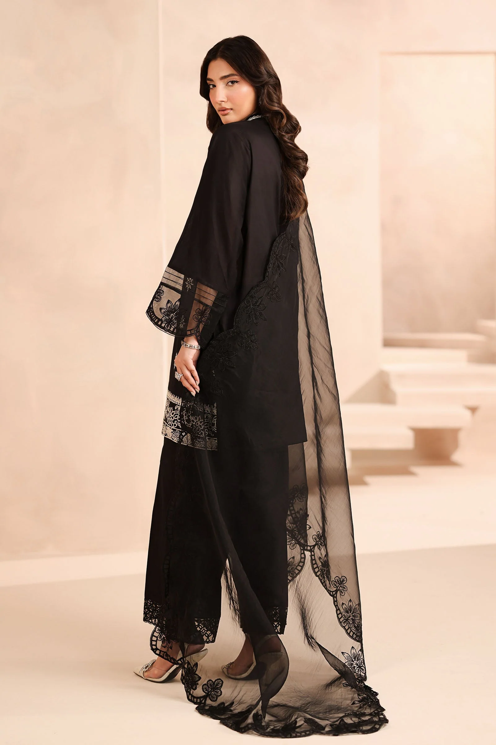 3 Piece Embroidered Lawn Suit - Image 8