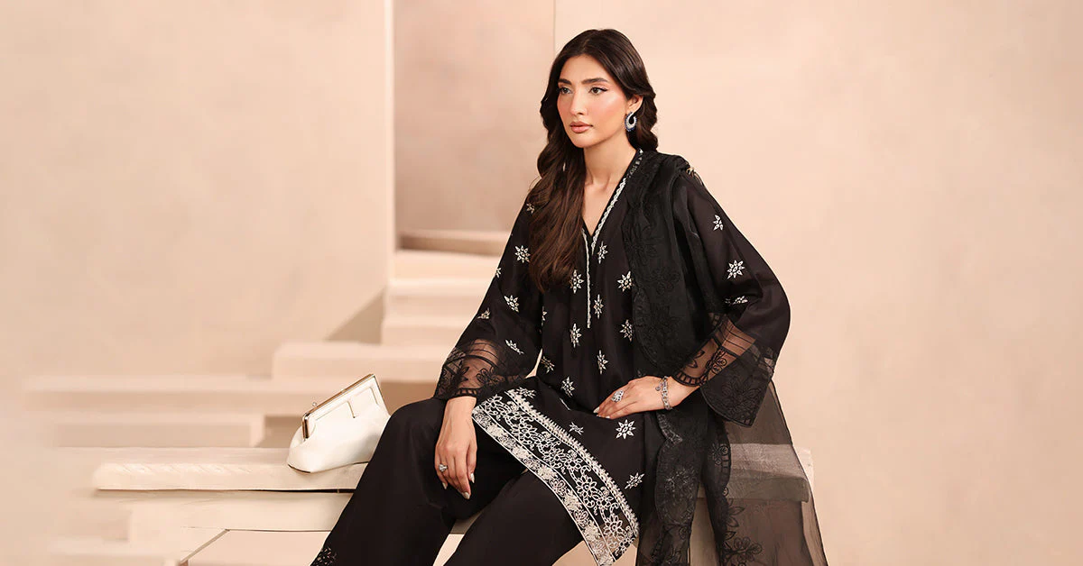 3 Piece Embroidered Lawn Suit - Image 9