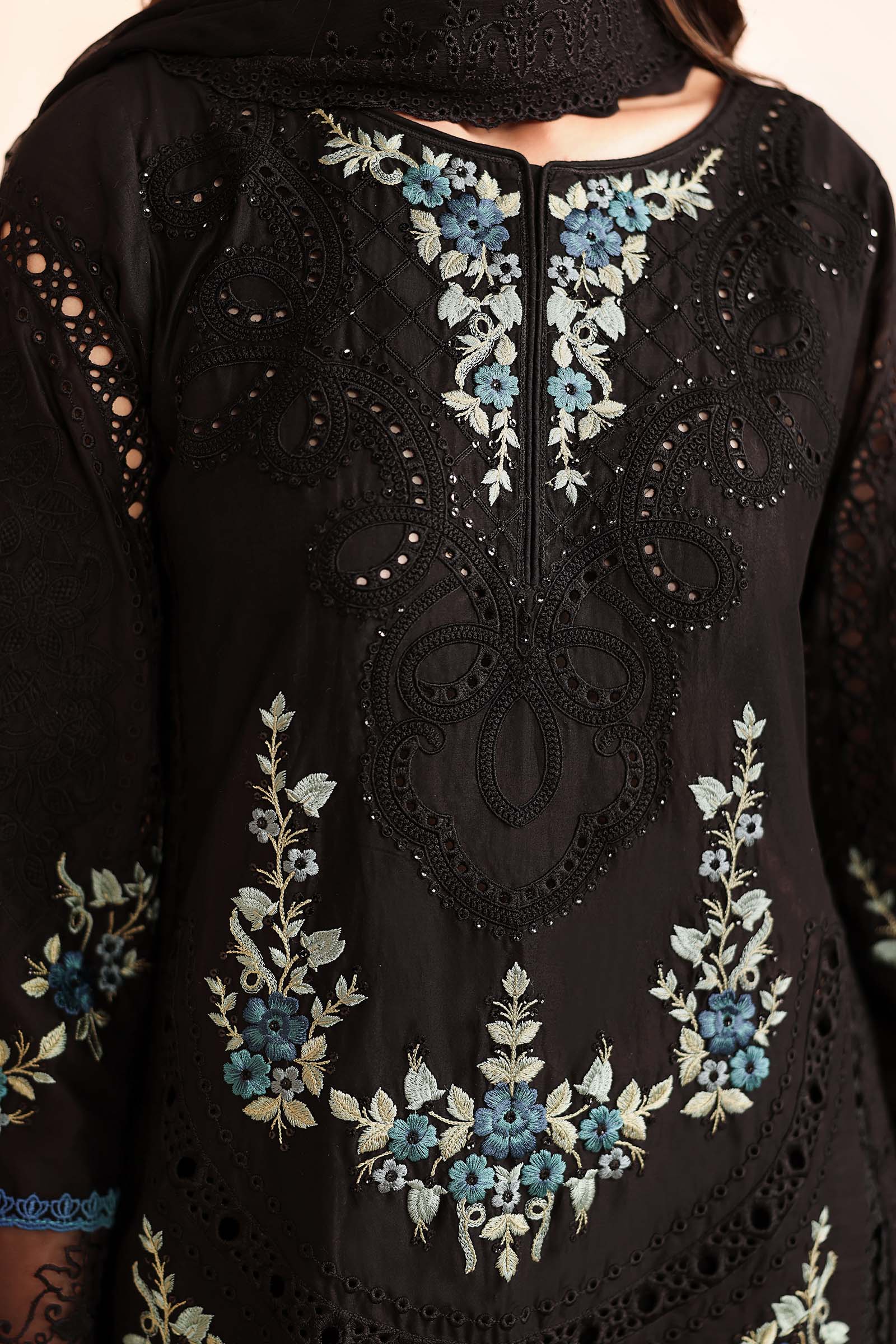 3 Piece Embroidered Lawn Suit - Image 3