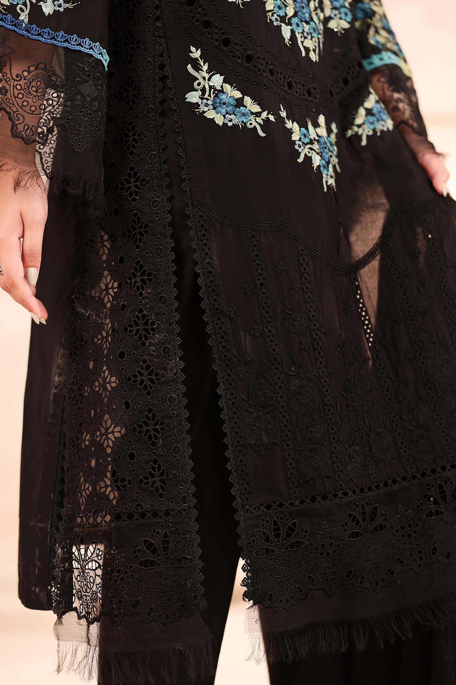 3 Piece Embroidered Lawn Suit - Image 5