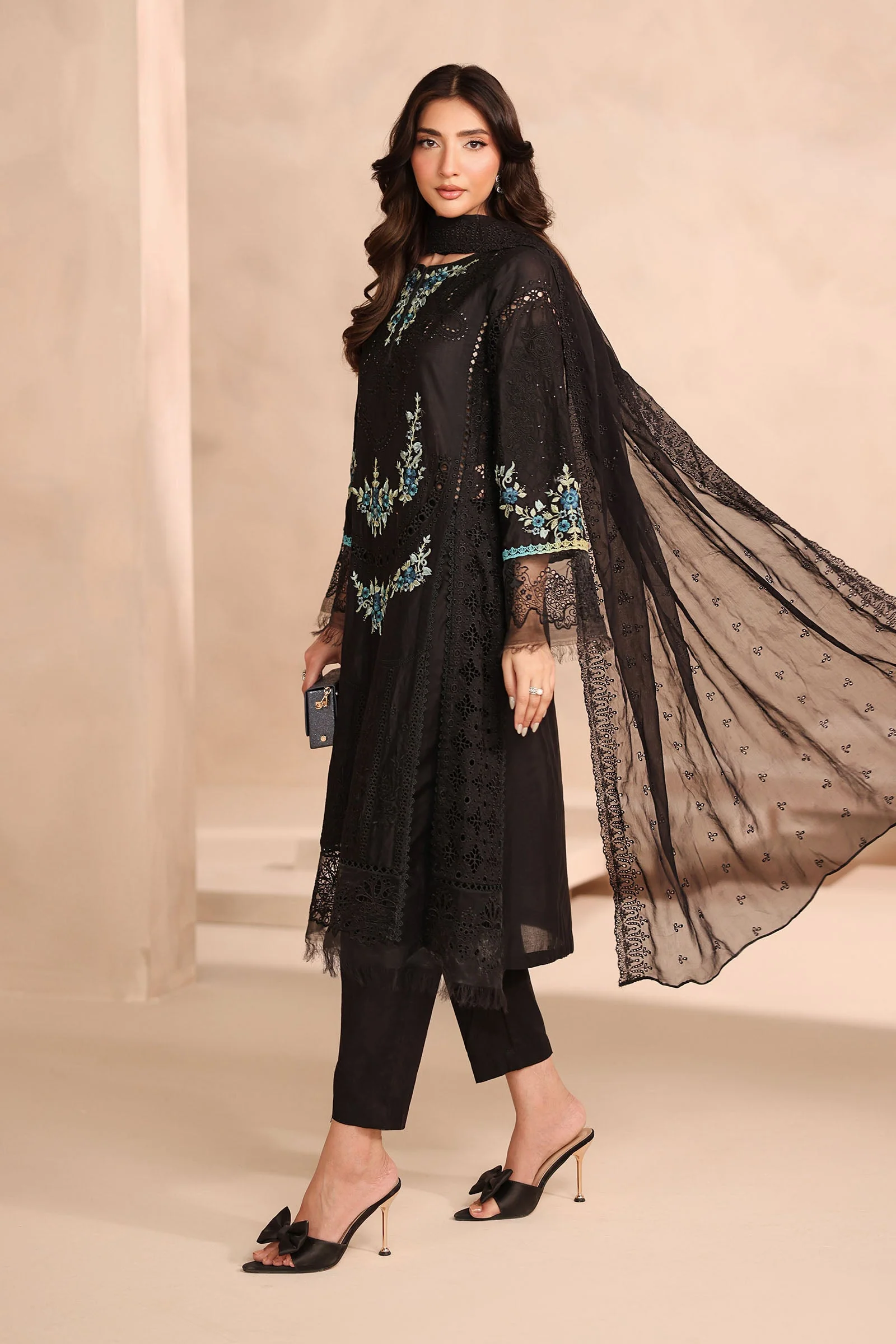 3 Piece Embroidered Lawn Suit - Image 6