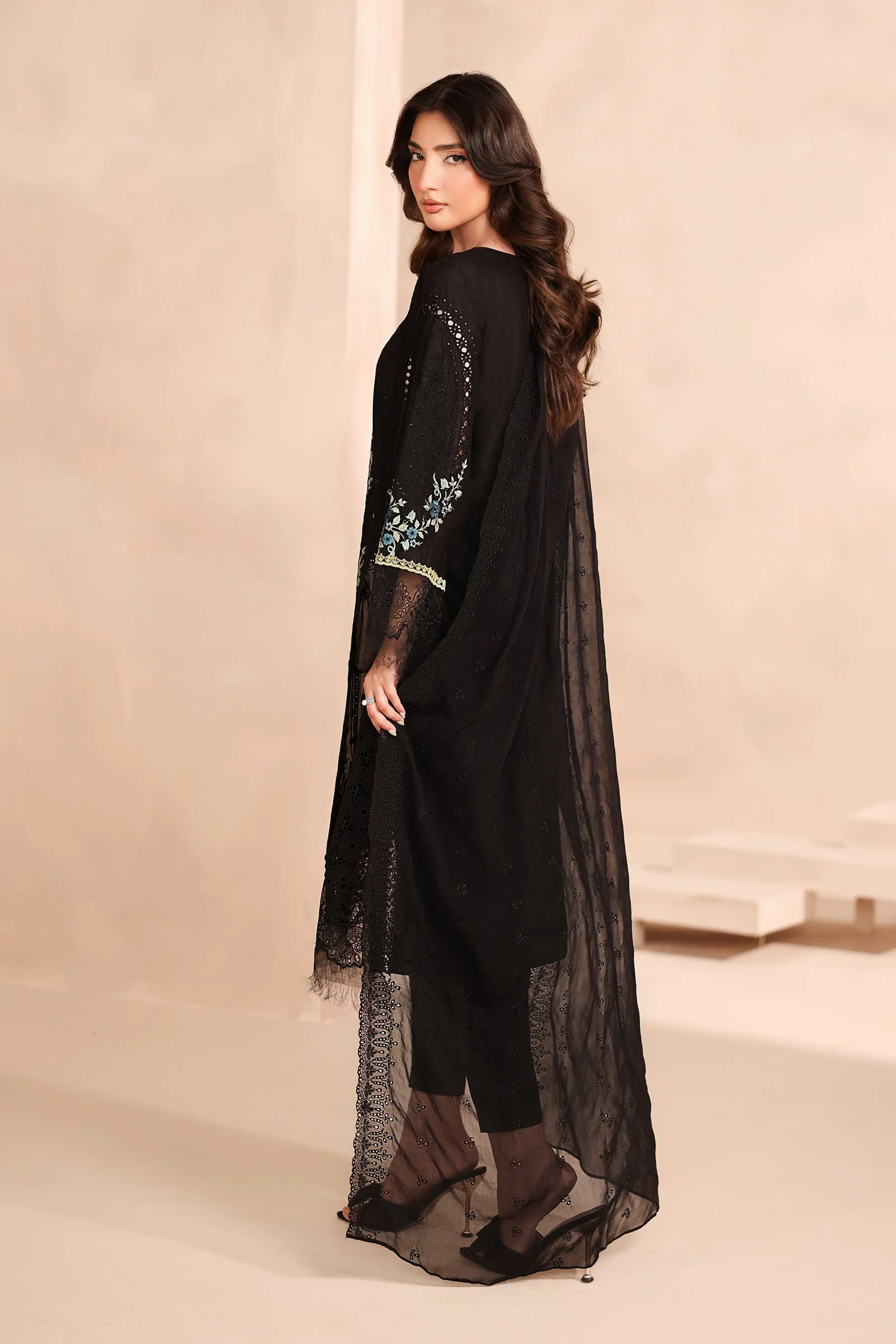 3 Piece Embroidered Lawn Suit - Image 7