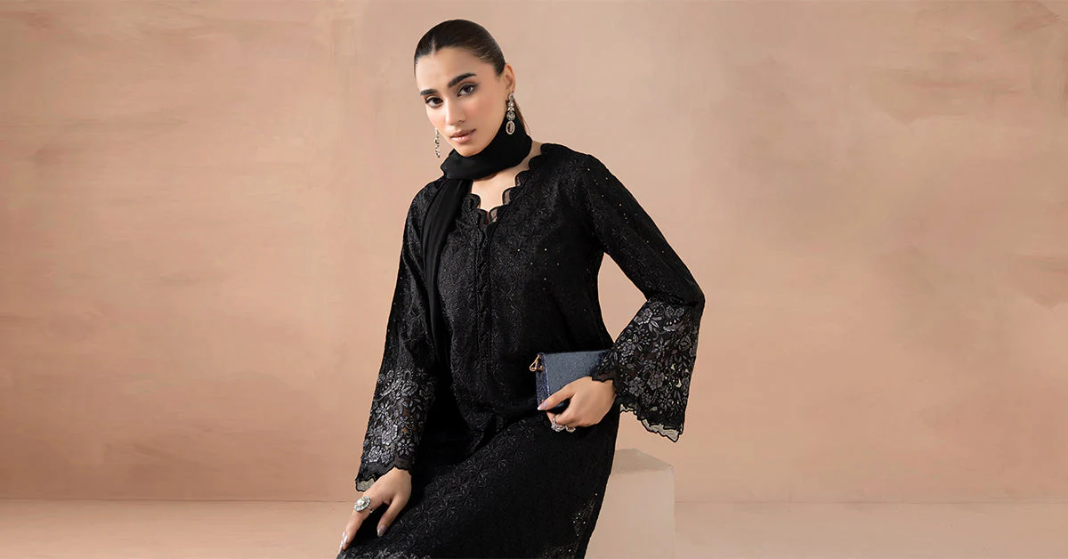 3 Piece Embroidered Lawn Suit - Image 2