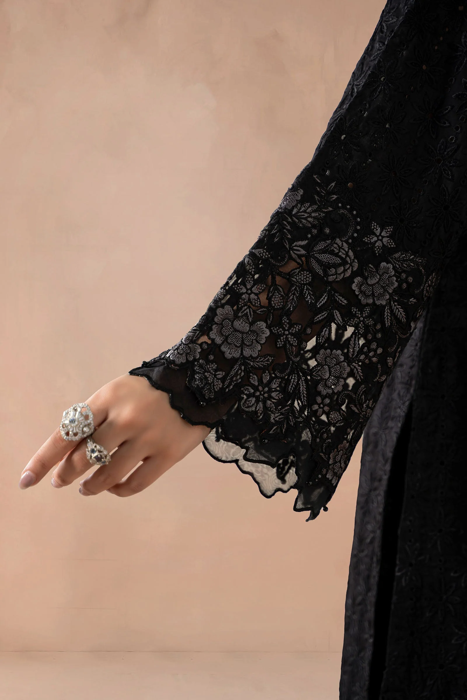 3 Piece Embroidered Lawn Suit - Image 6