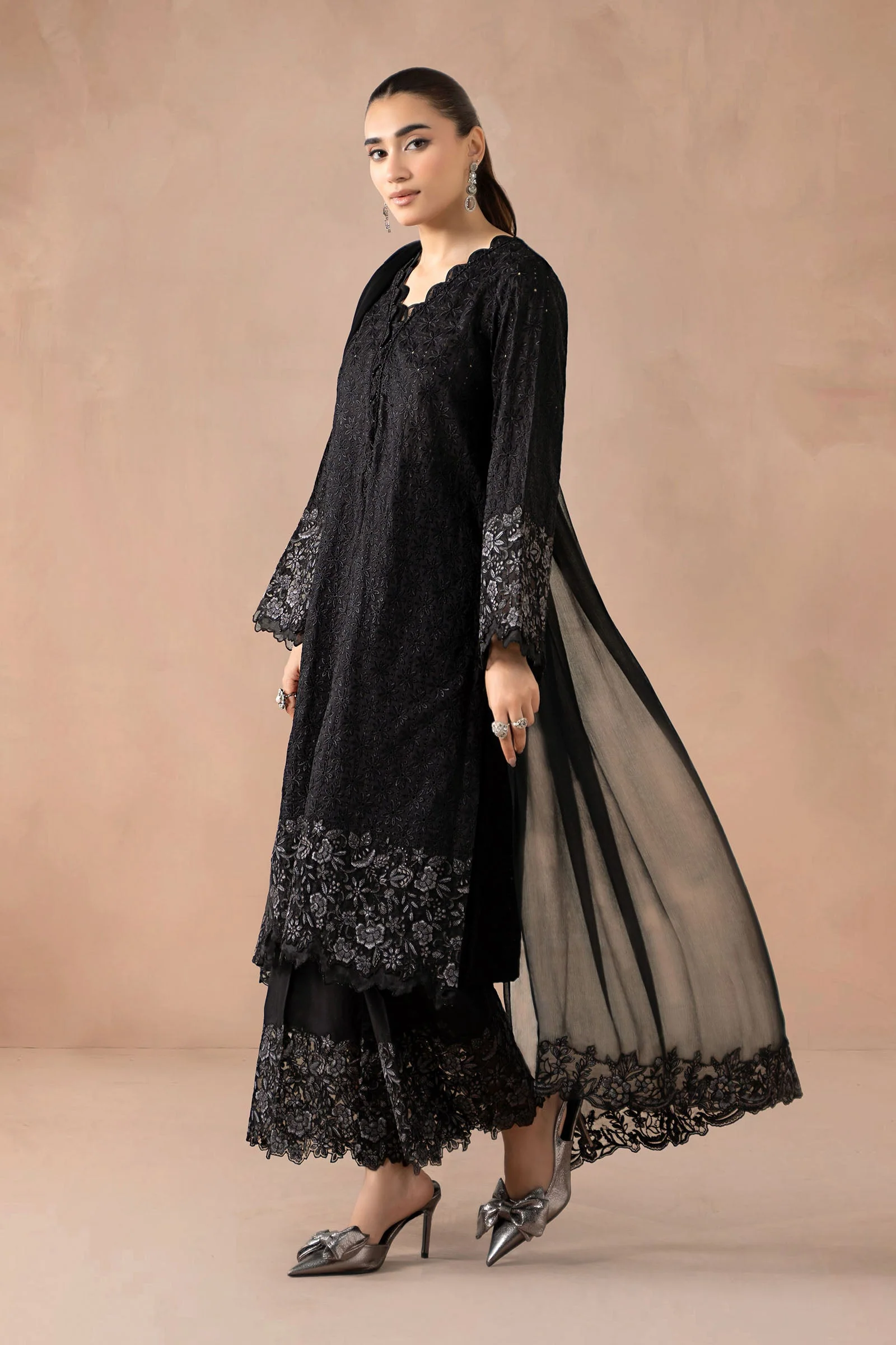 3 Piece Embroidered Lawn Suit - Image 8
