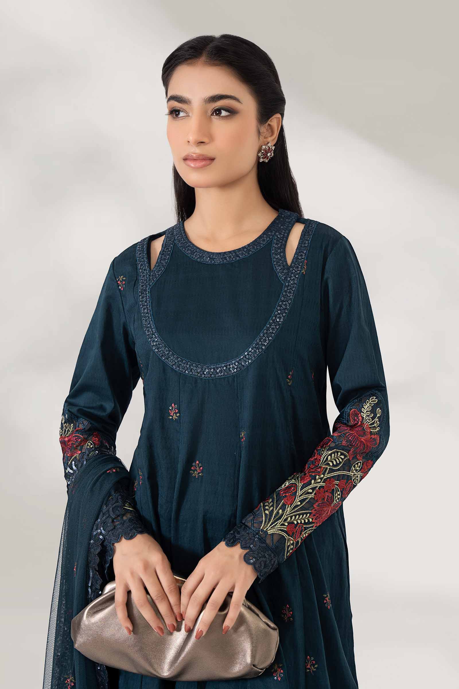 3 Piece Embroidered Dobby Lawn Suit - Image 3