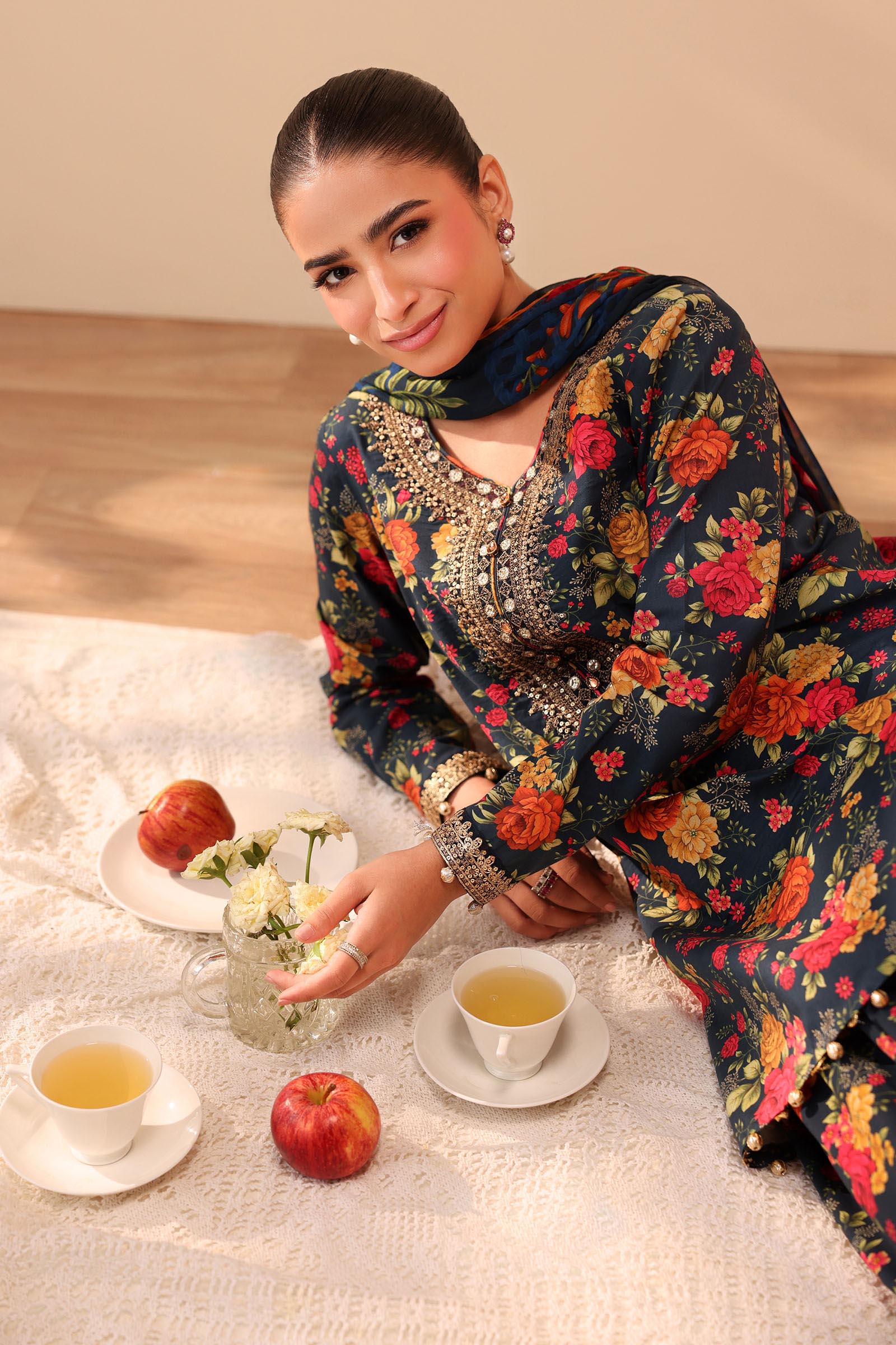 3 Piece Embroidered Lawn Suit - Image 2