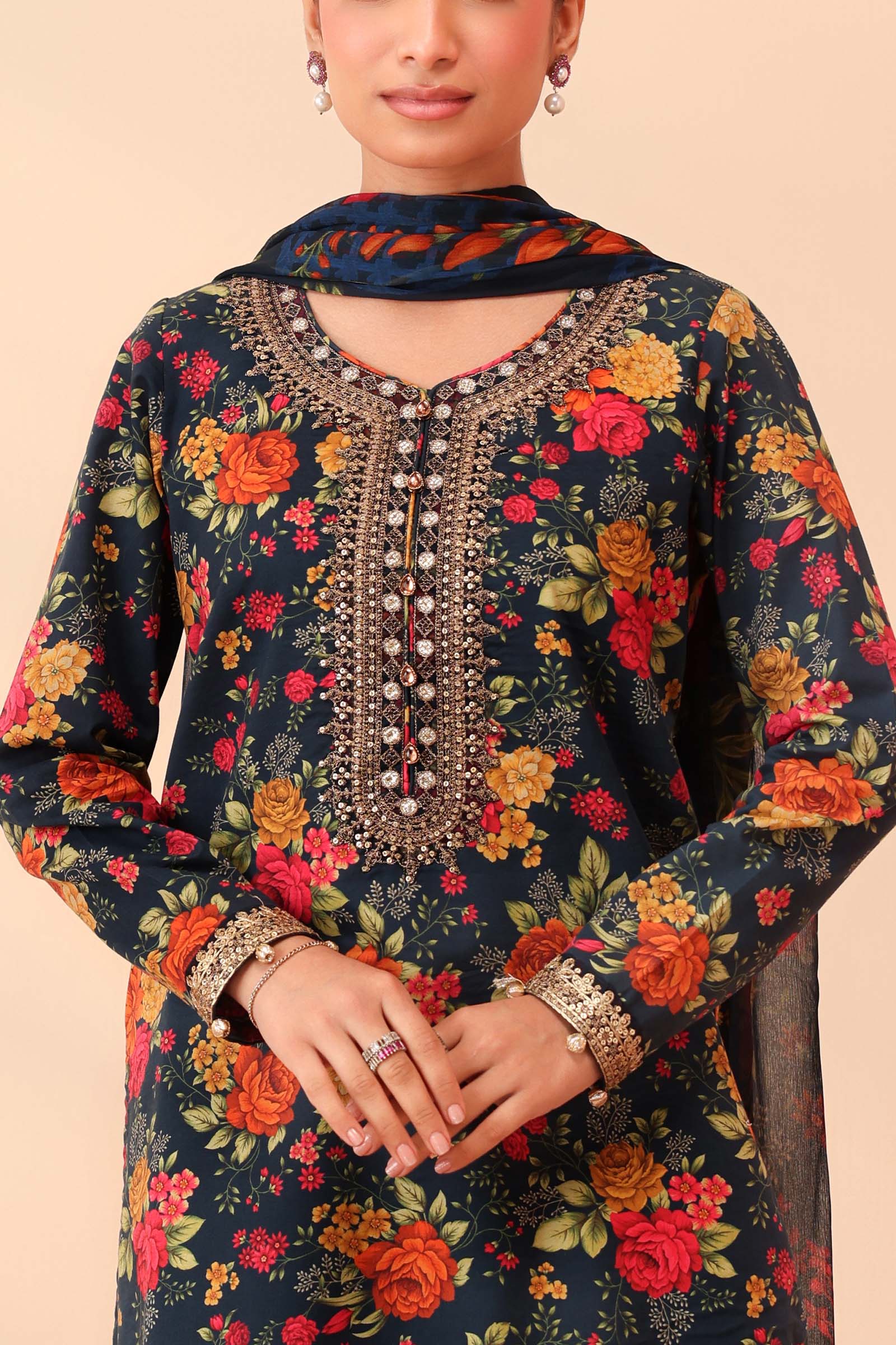 3 Piece Embroidered Lawn Suit - Image 3