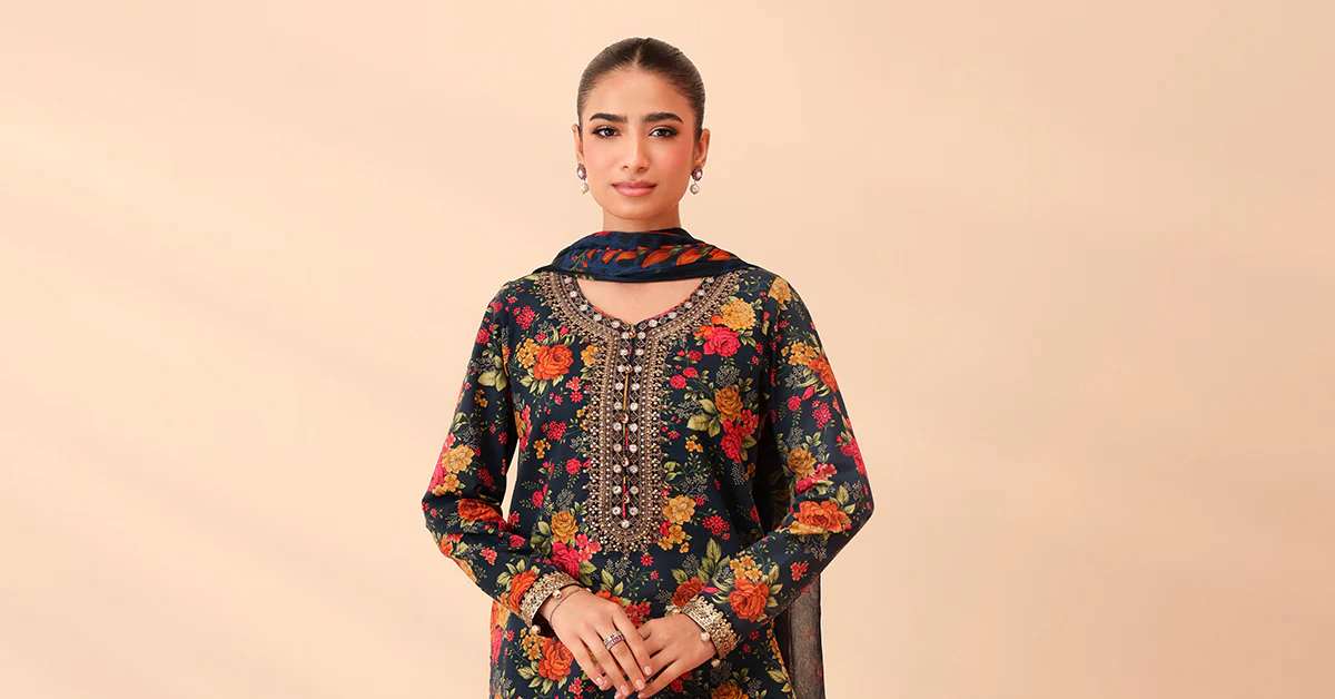 3 Piece Embroidered Lawn Suit - Image 6