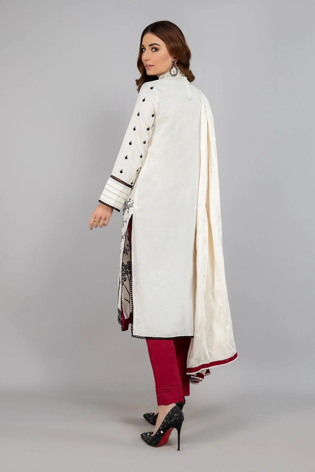 Suit Off White DW-W20-36 - Image 3
