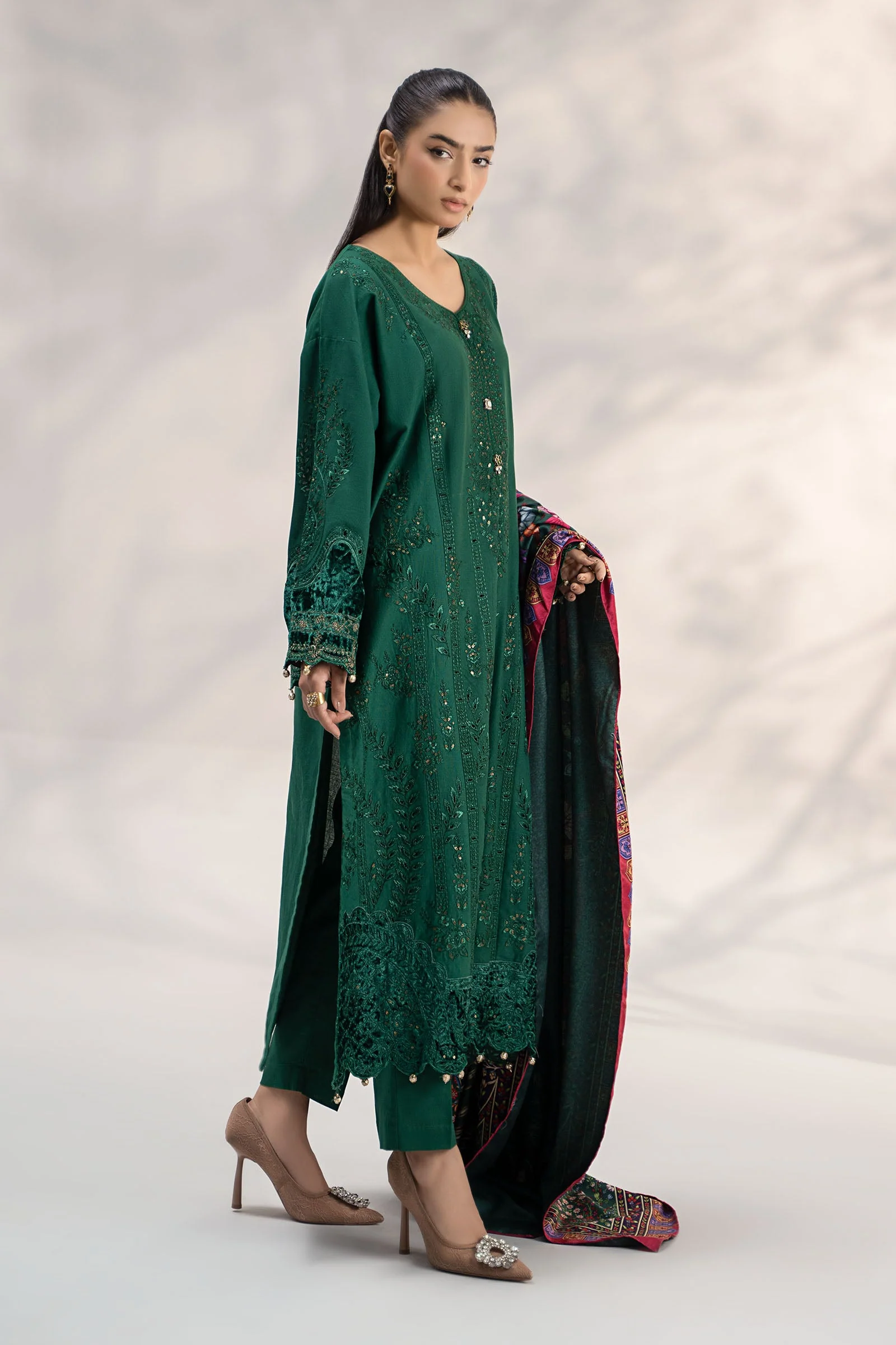 3 Piece Embroidered Khaddar Suit - Image 4