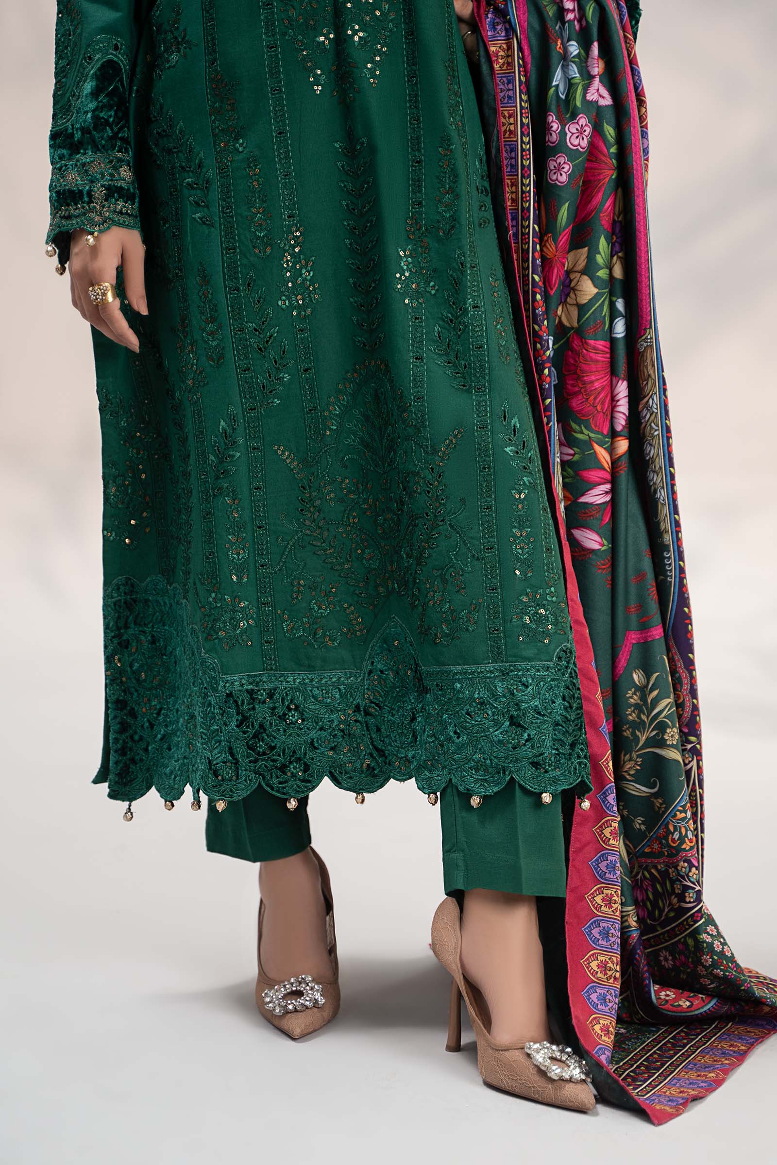 3 Piece Embroidered Khaddar Suit - Image 5