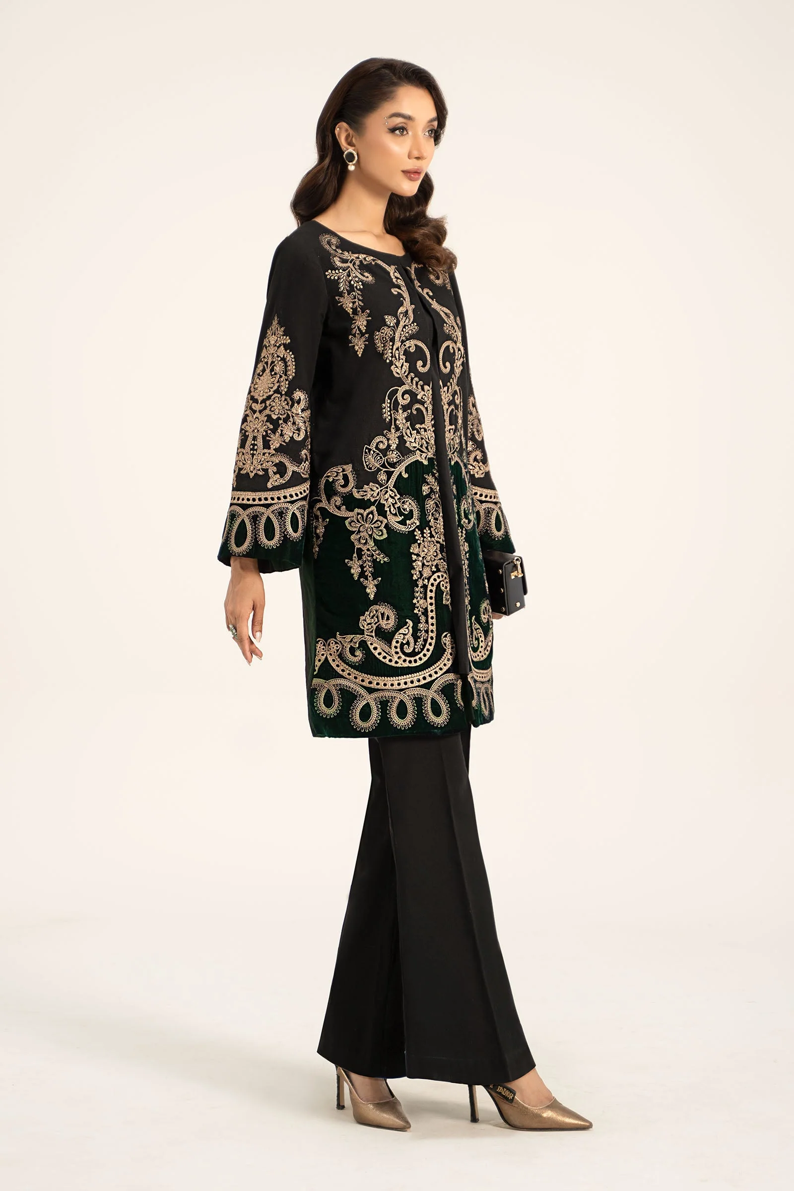3 Piece Embroidered Khaddar Suit - Image 3