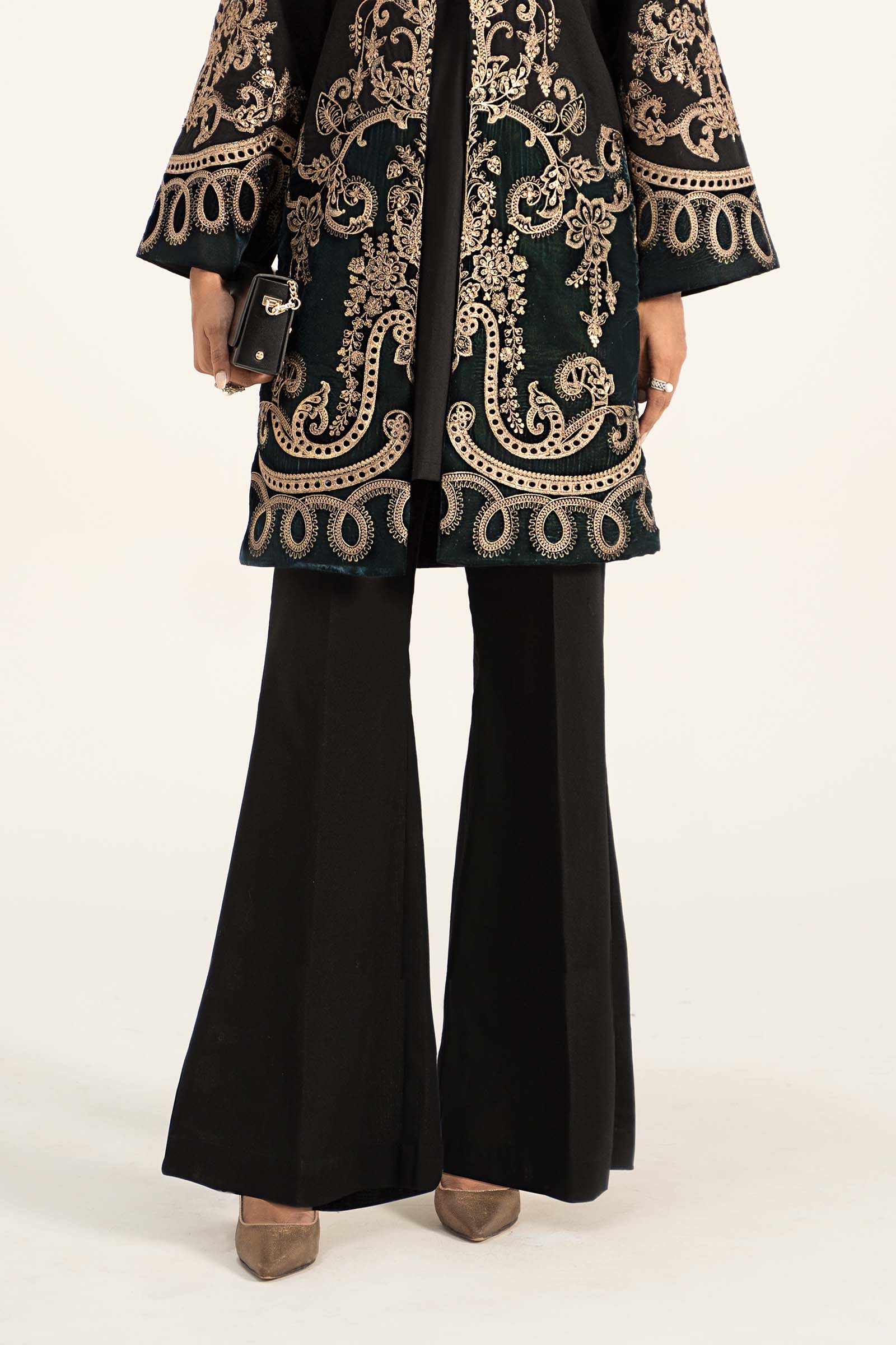 3 Piece Embroidered Khaddar Suit - Image 4