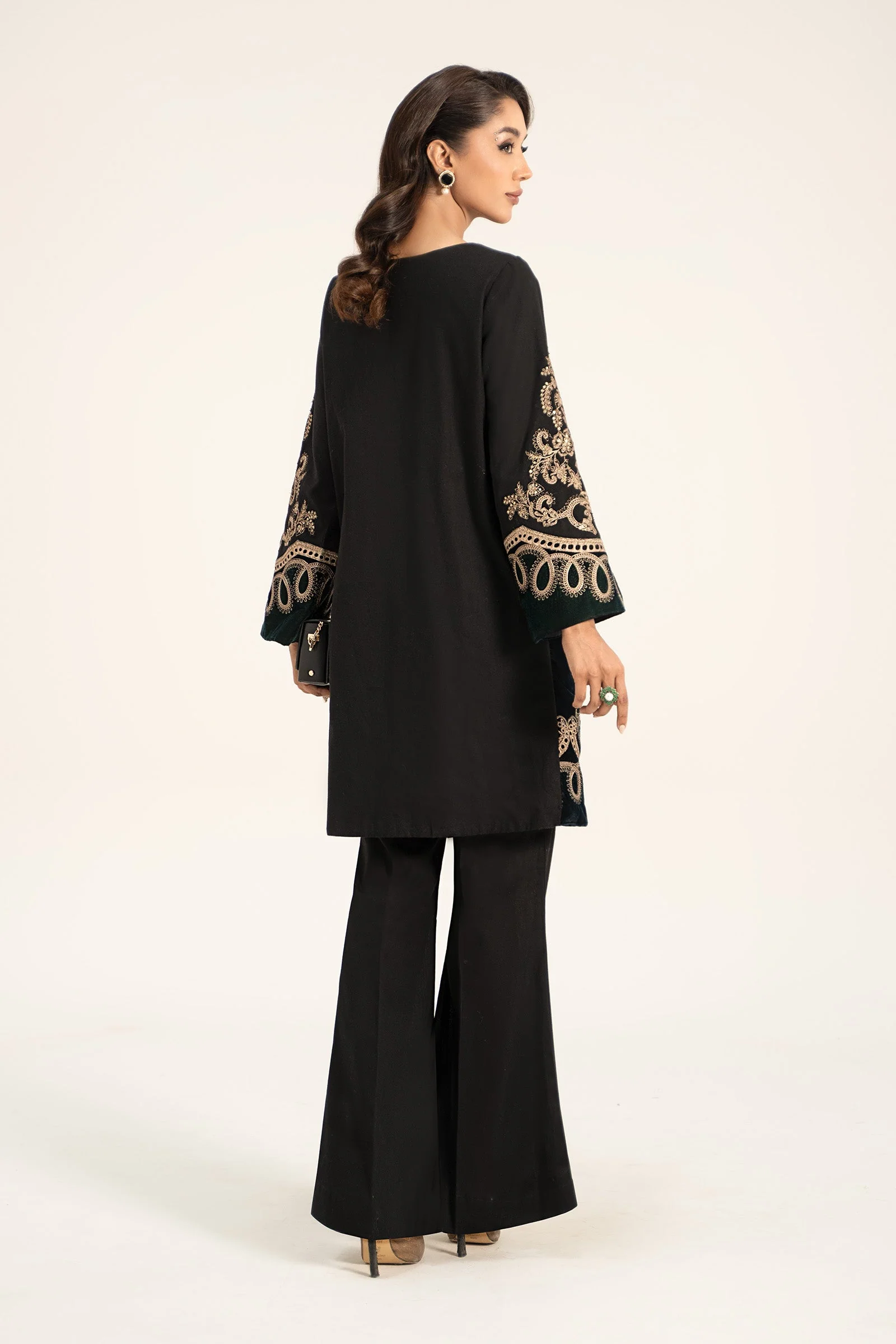 3 Piece Embroidered Khaddar Suit - Image 5
