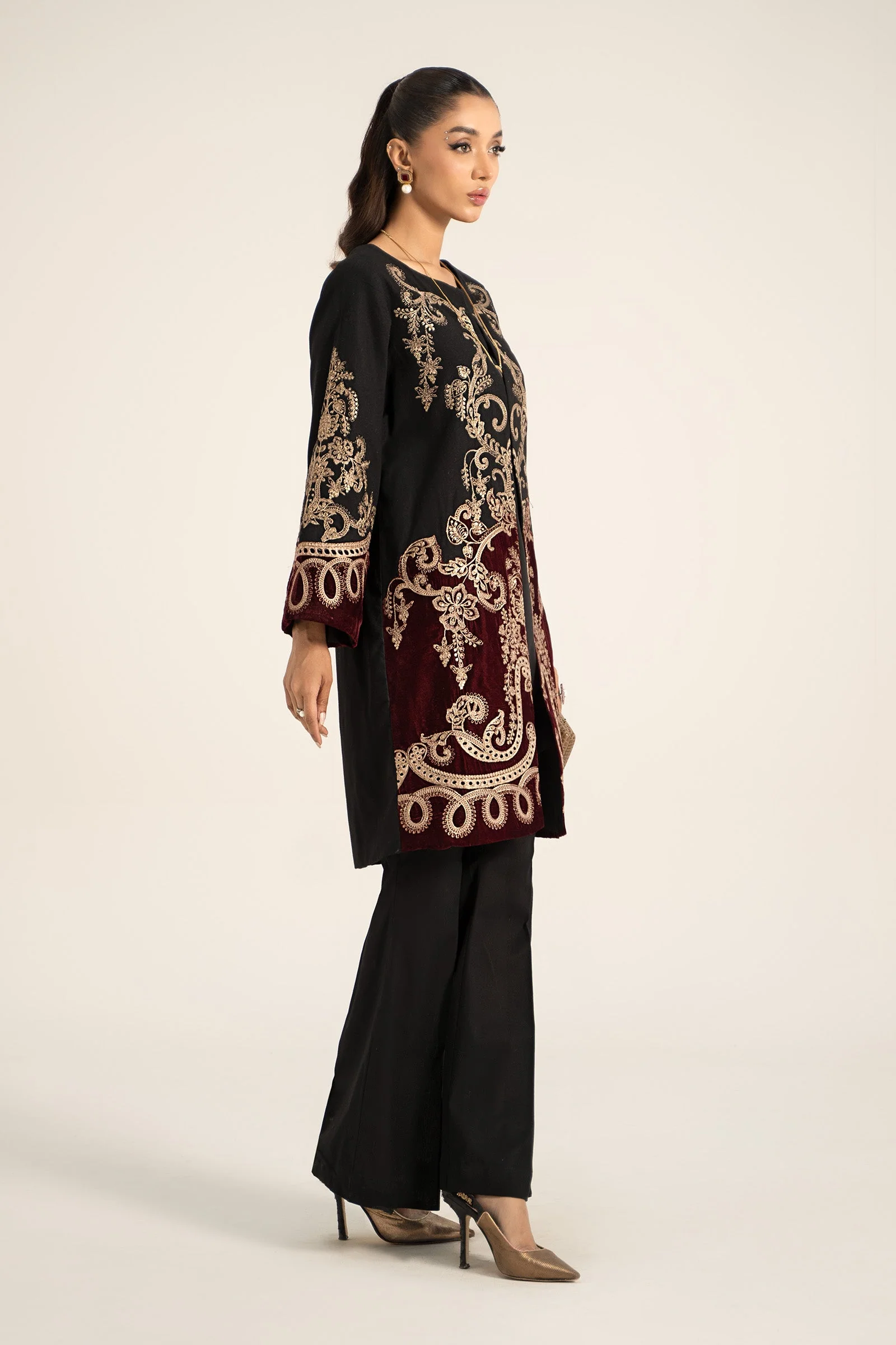 3 Piece Embroidered Khaddar Suit - Image 4