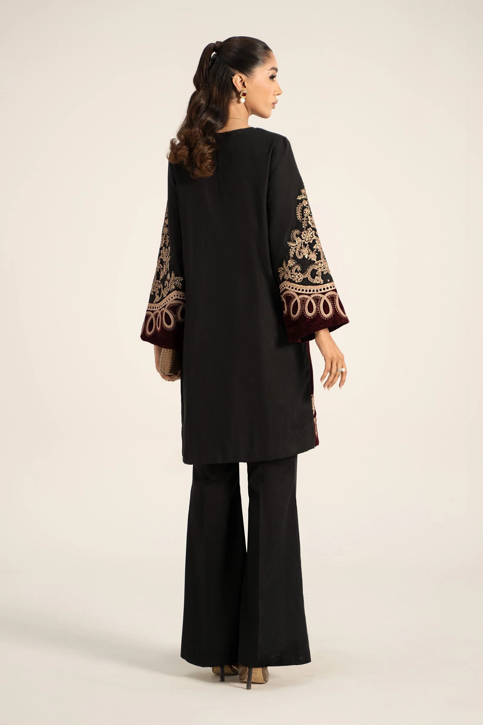 3 Piece Embroidered Khaddar Suit - Image 6
