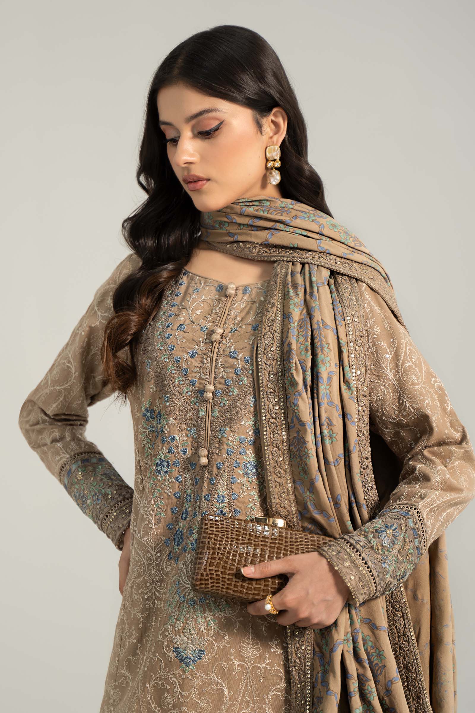 3 Piece Embroidered Khaddar Suit - Image 4