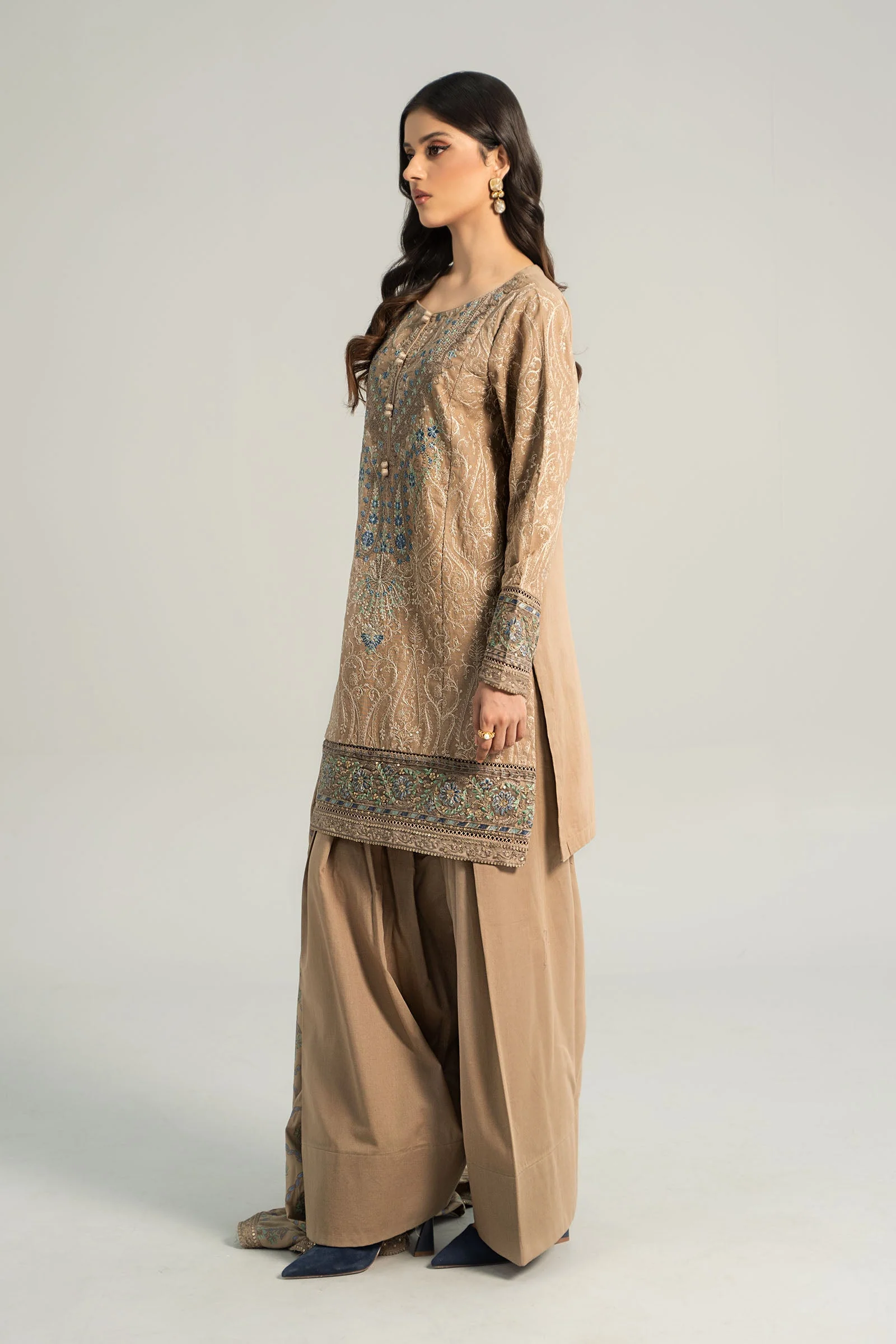 3 Piece Embroidered Khaddar Suit - Image 5