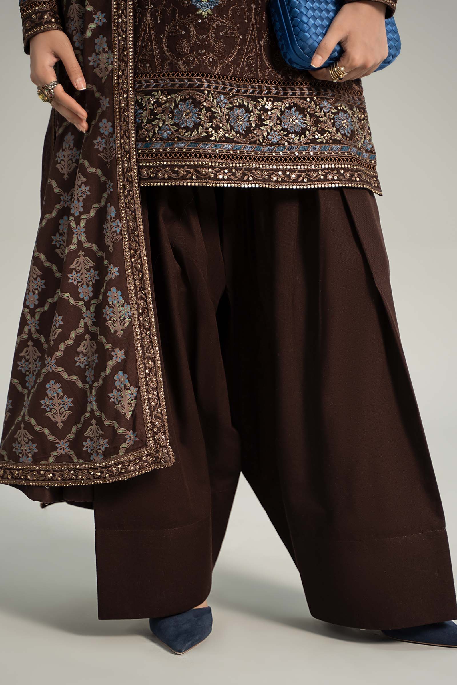3 Piece Embroidered Khaddar Suit - Image 4