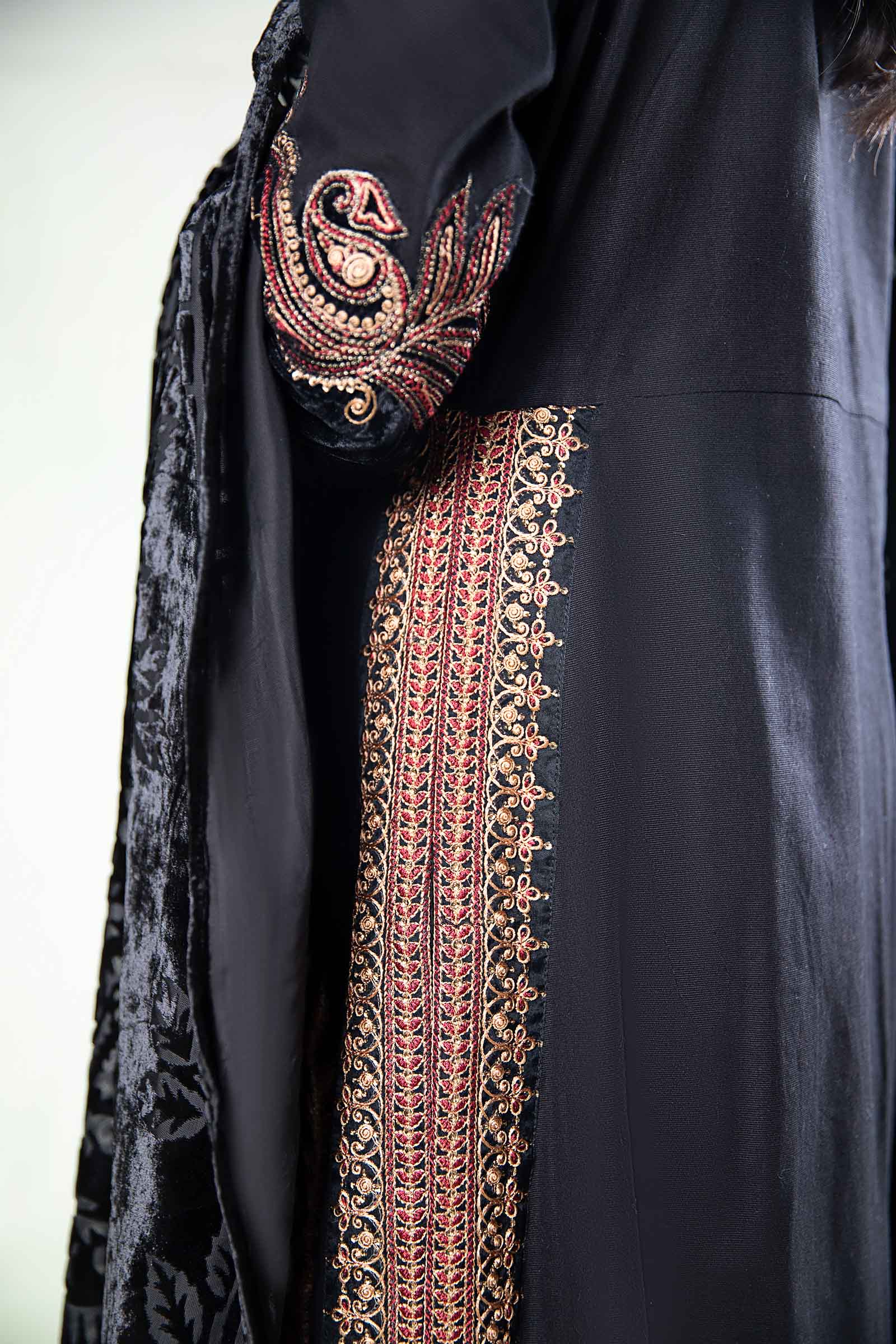 3 Piece Embroidered Khaddar Suit - Image 3