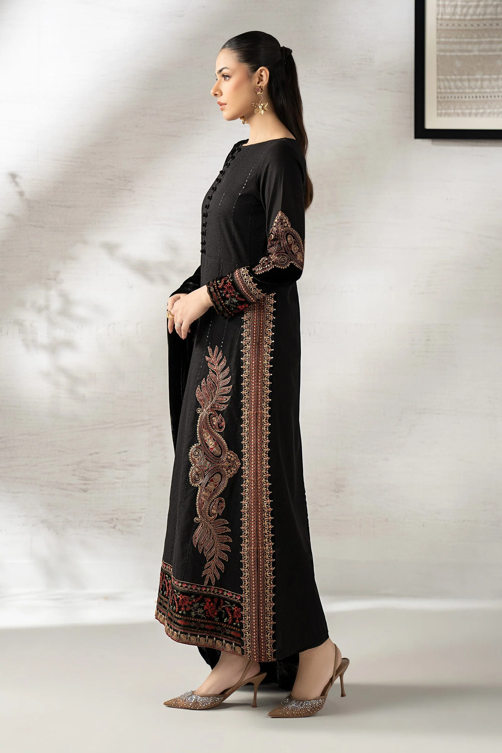 3 Piece Embroidered Khaddar Suit - Image 10