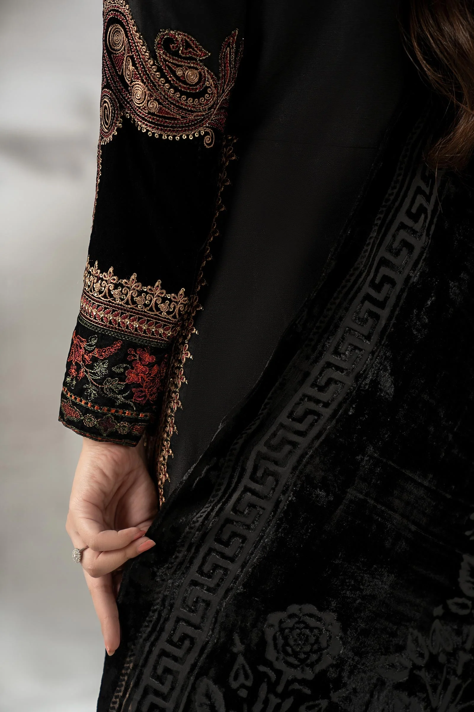 3 Piece Embroidered Khaddar Suit - Image 6