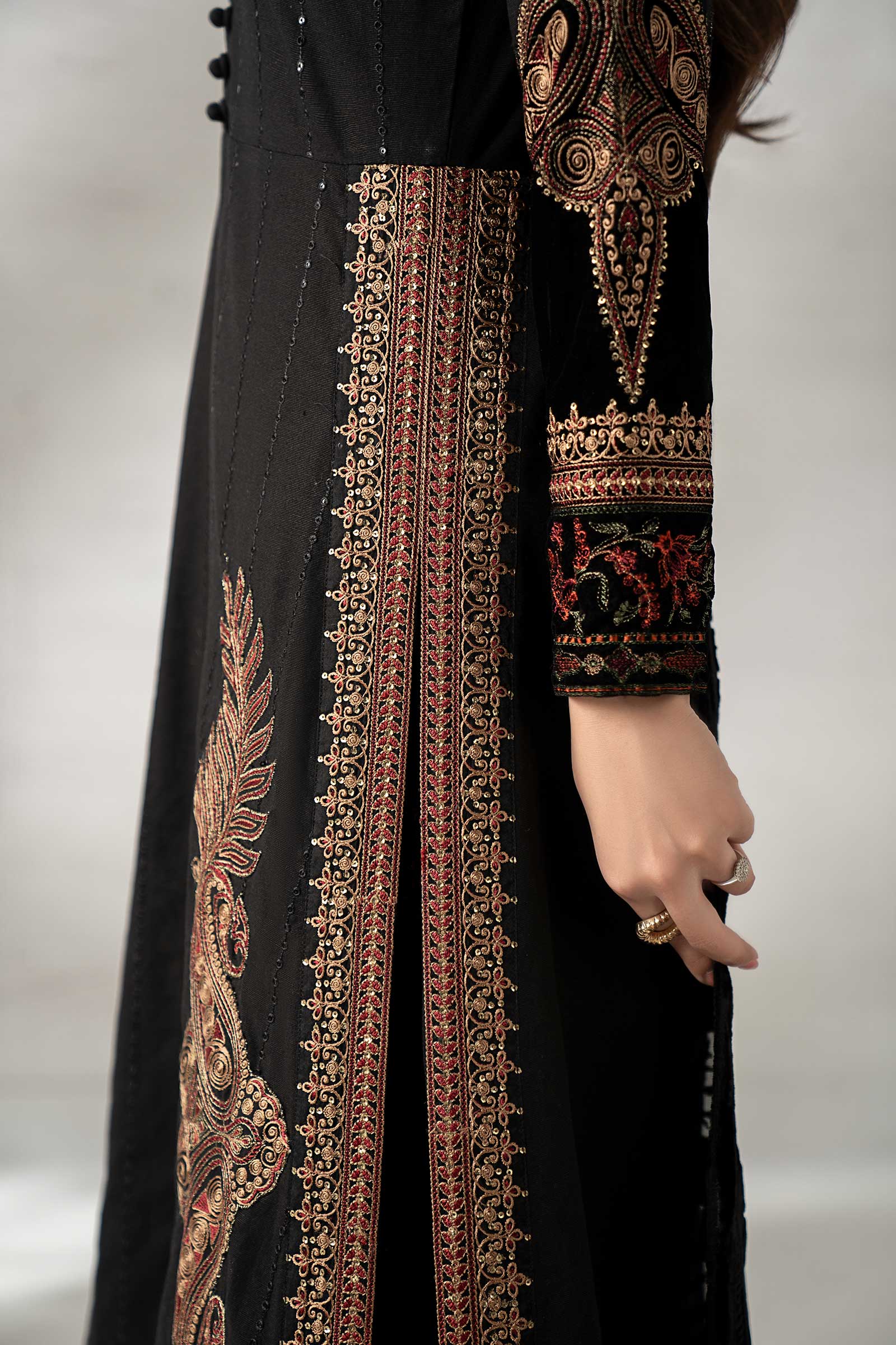 3 Piece Embroidered Khaddar Suit - Image 7