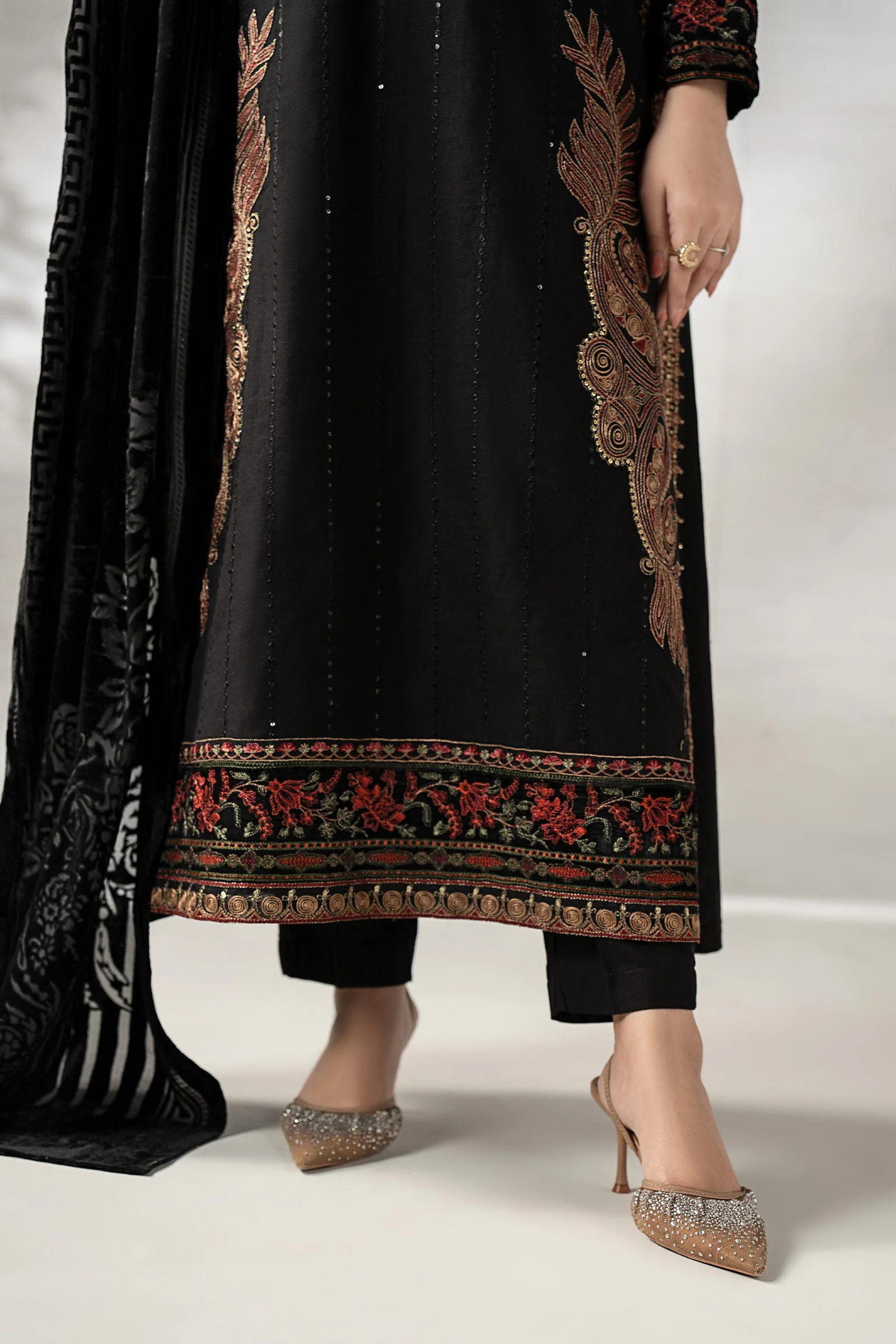3 Piece Embroidered Khaddar Suit - Image 9