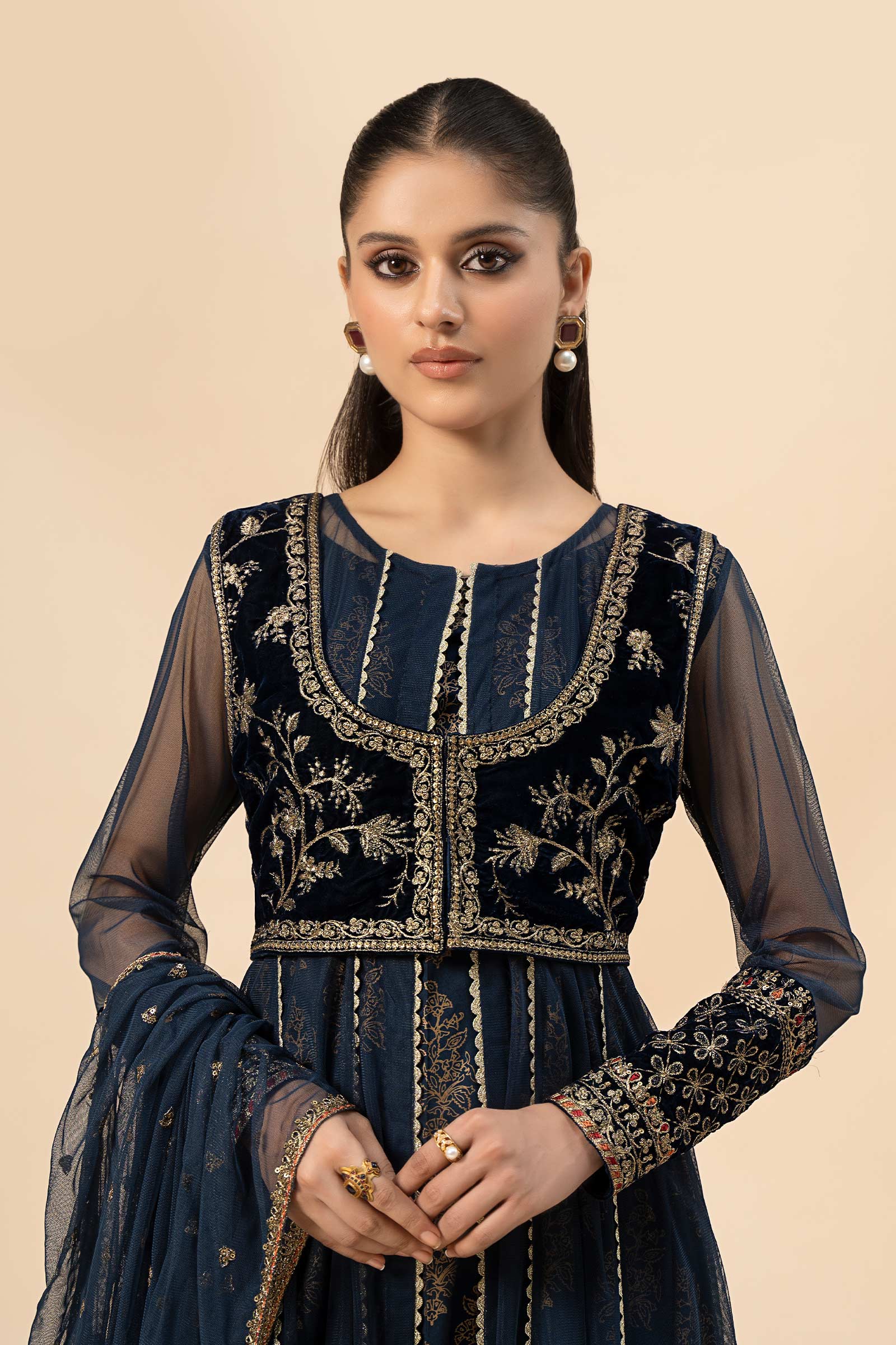 3 Piece Embroidered Khaddar Suit - Image 2