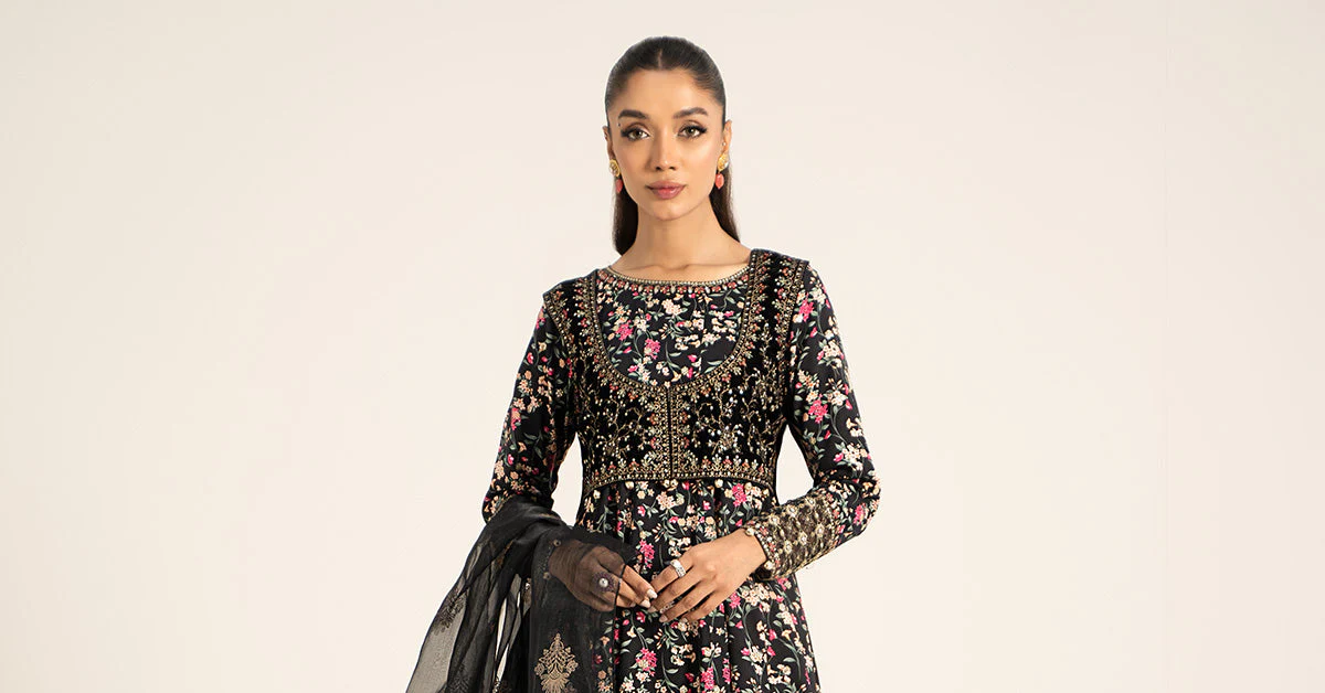 3 Piece Embroidered Linen Suit - Image 12