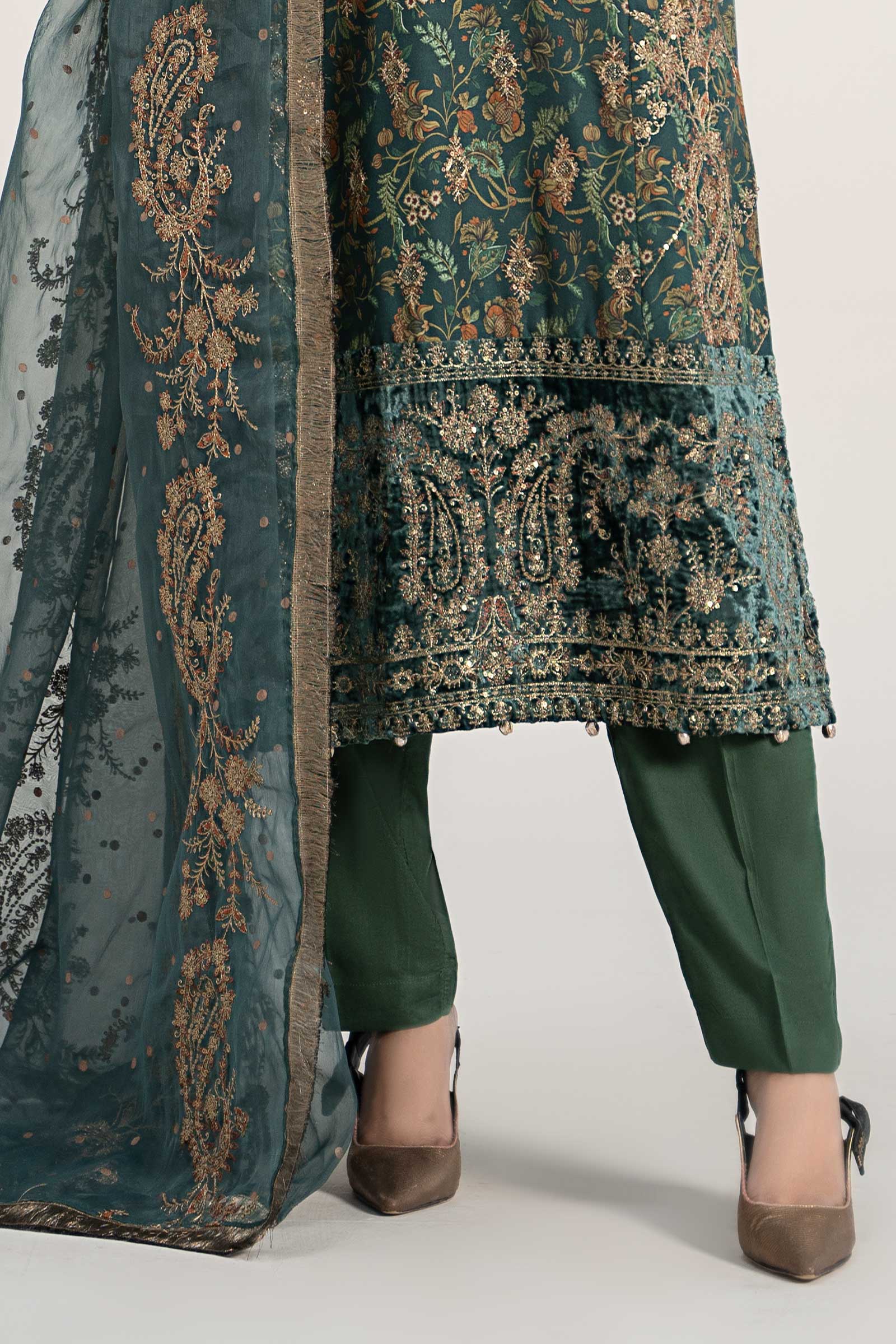 3 Piece Embroidered Plush Suit - Image 3