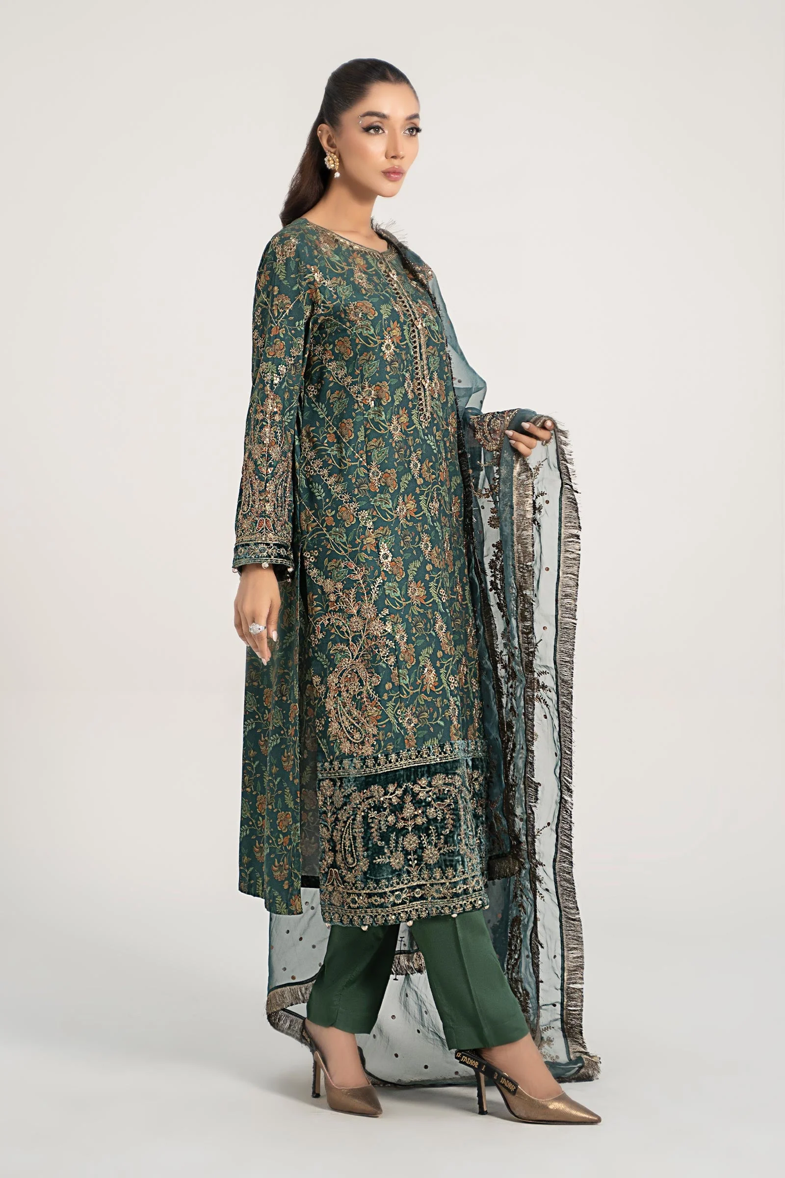 3 Piece Embroidered Plush Suit - Image 4