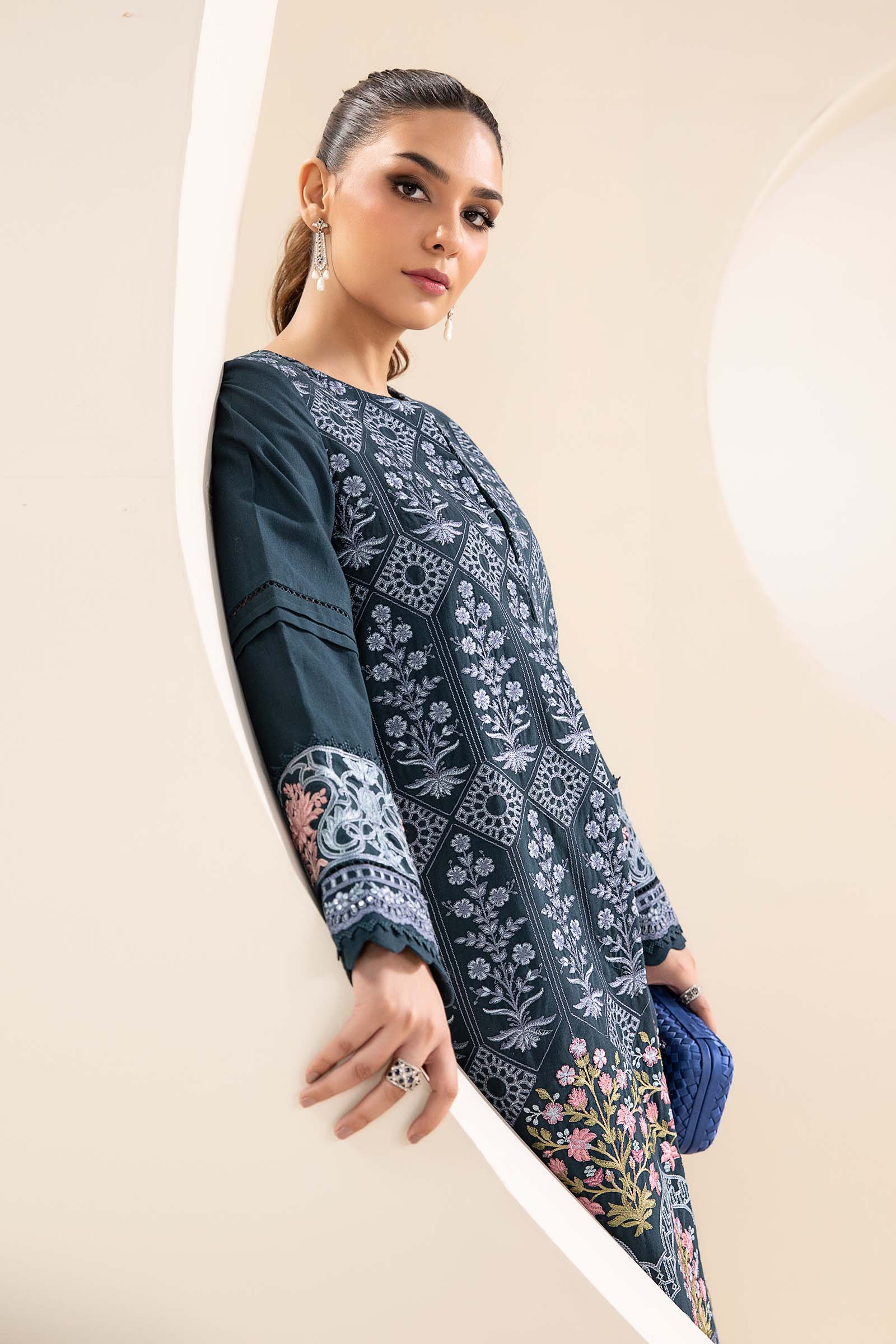 3 Piece Embroidered Khaddar Suit - Image 2