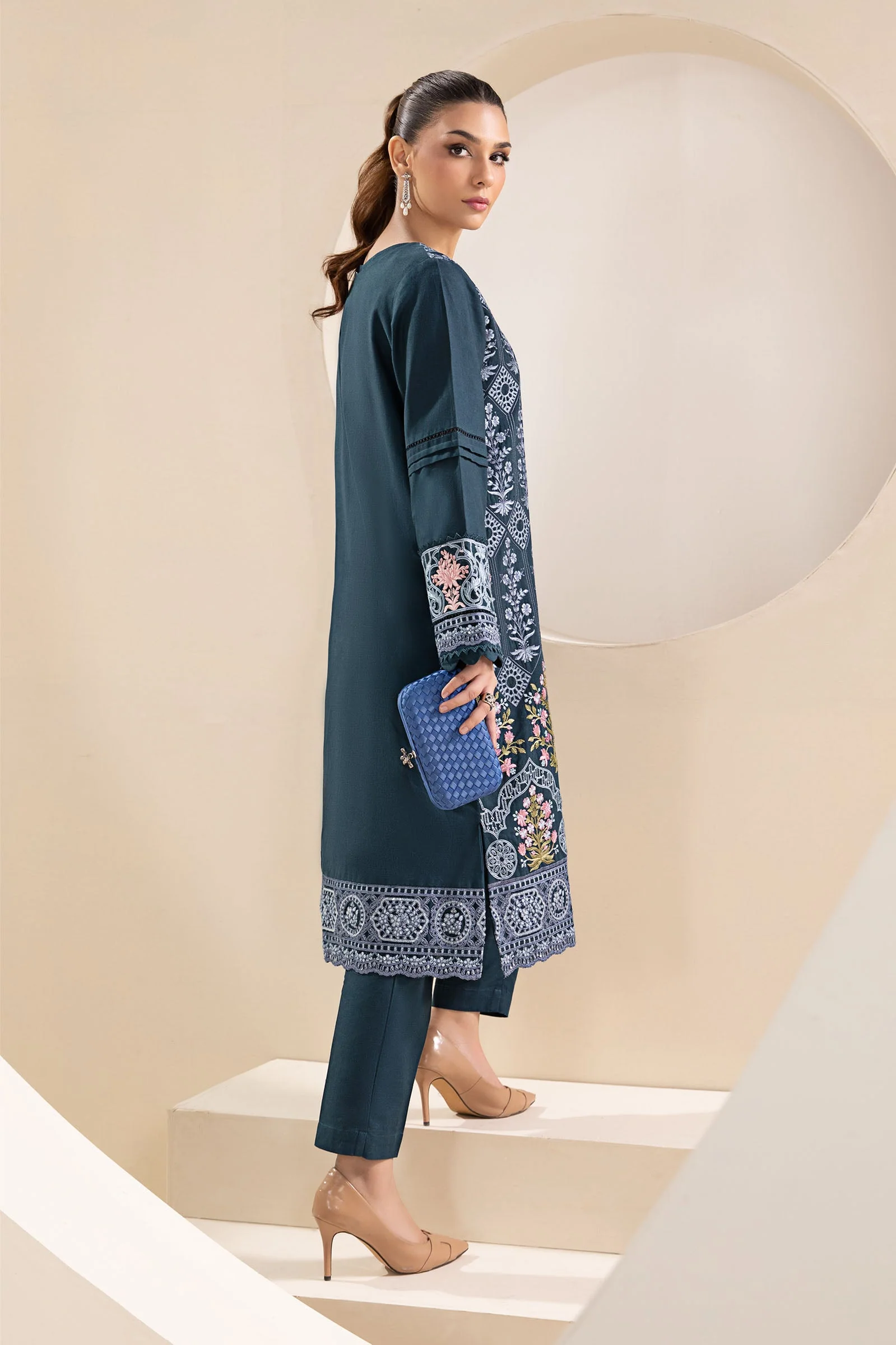 3 Piece Embroidered Khaddar Suit - Image 4