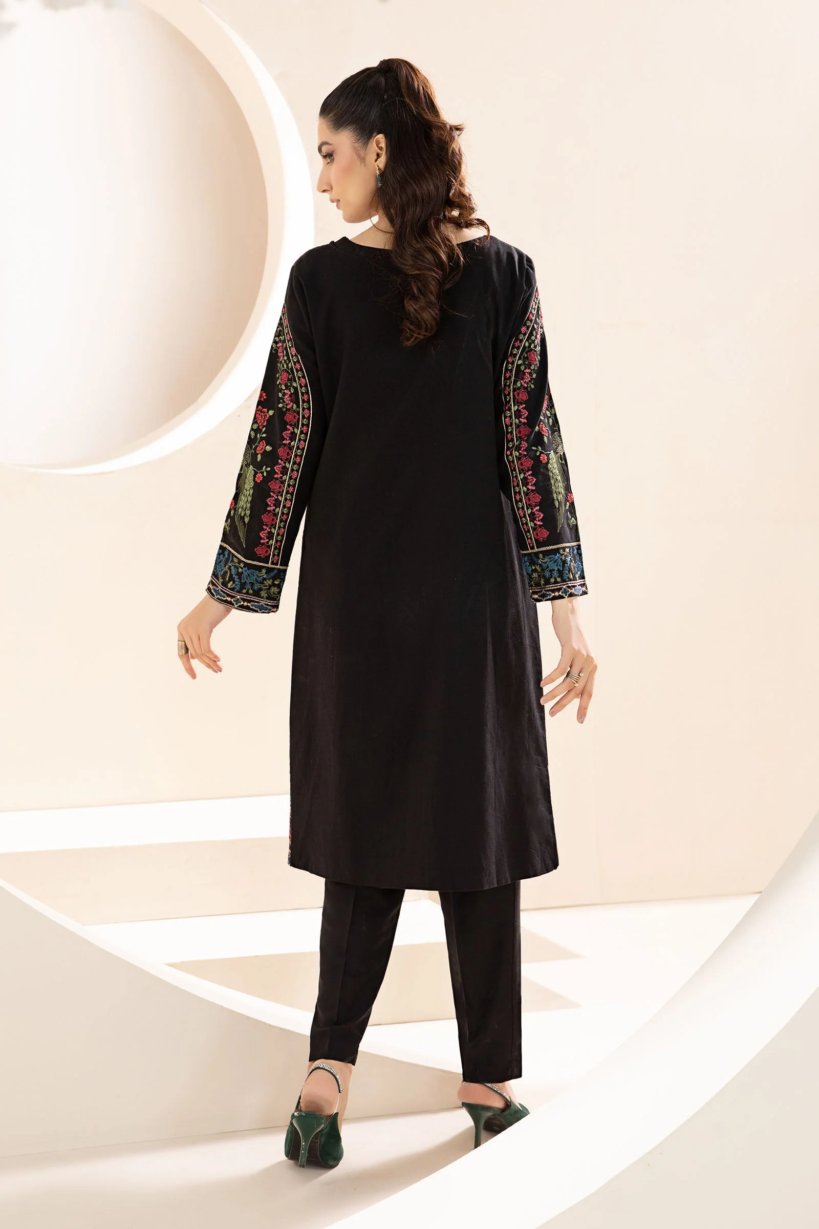 3 Piece Embroidered Khaddar Suit - Image 4