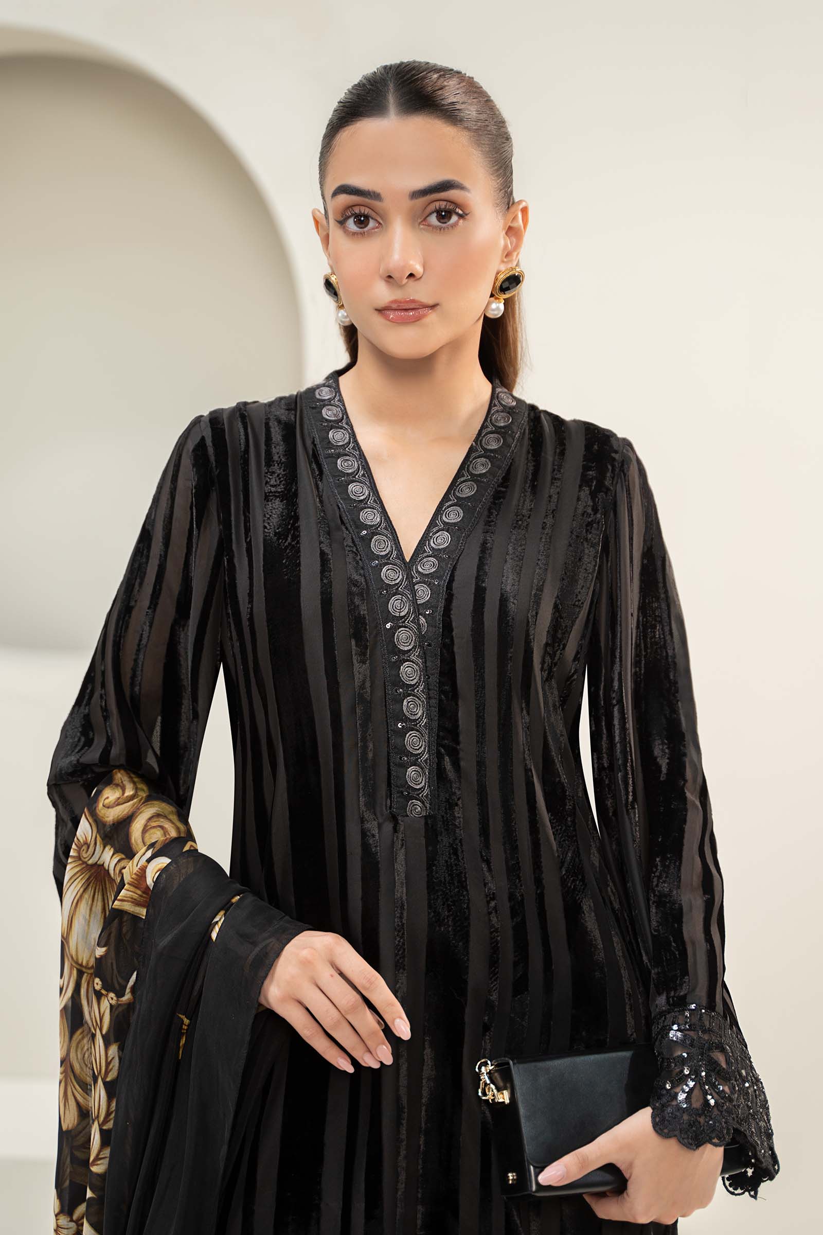3 Piece Embroidered Plush Suit - Image 2